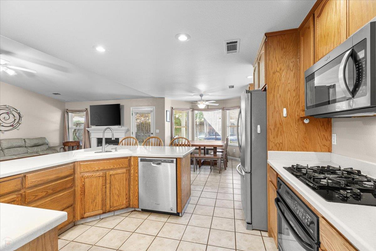 Detail Gallery Image 10 of 34 For 2812 Wind River Ct, Modesto,  CA 95356 - 4 Beds | 2 Baths