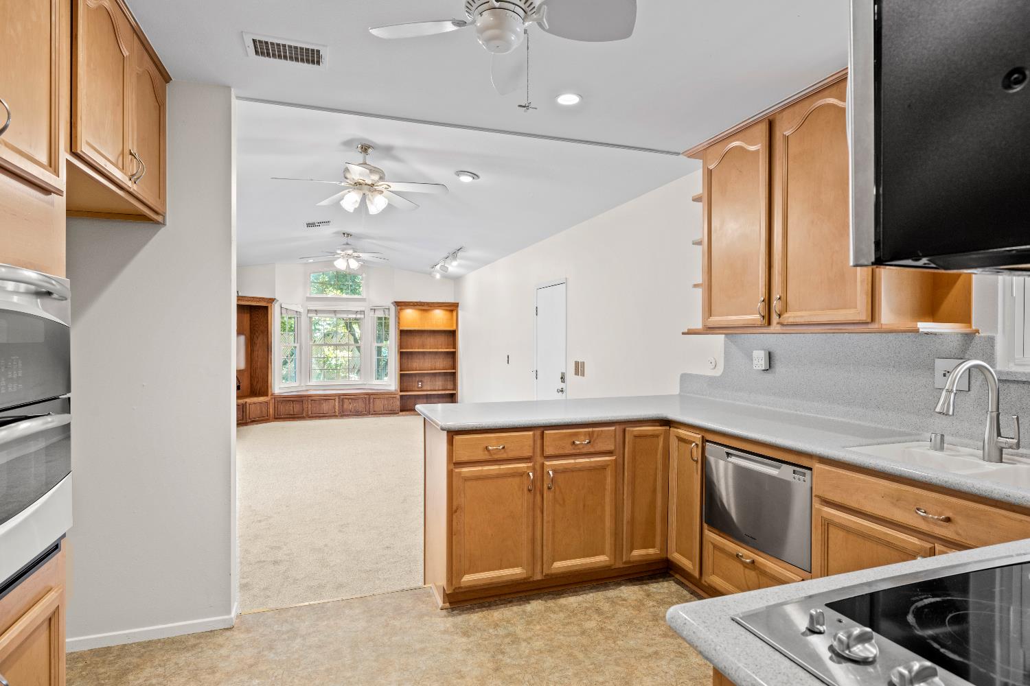 Detail Gallery Image 9 of 27 For 10137 La Gloria Way, Rancho Cordova,  CA 95670 - 3 Beds | 2 Baths