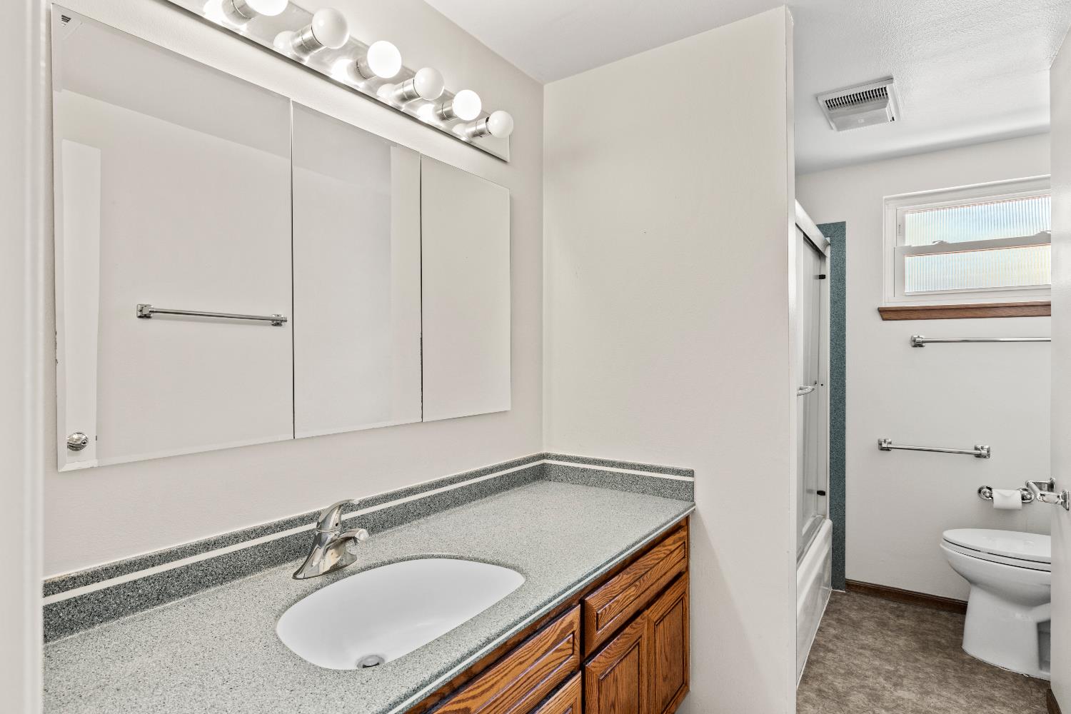 Detail Gallery Image 19 of 27 For 10137 La Gloria Way, Rancho Cordova,  CA 95670 - 3 Beds | 2 Baths