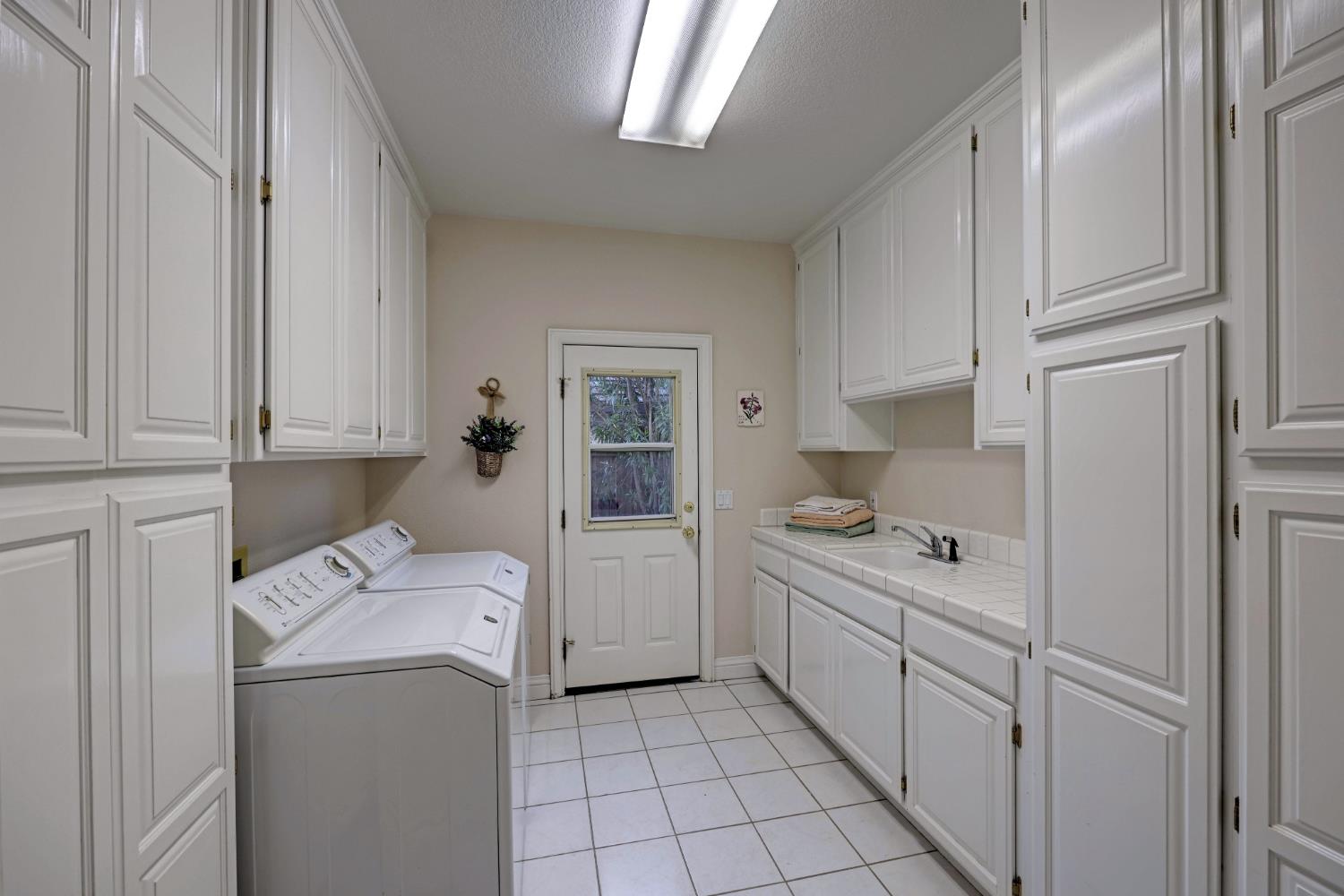 Detail Gallery Image 30 of 57 For 9065 Approach Ct, Fair Oaks,  CA 95628 - 4 Beds | 3 Baths