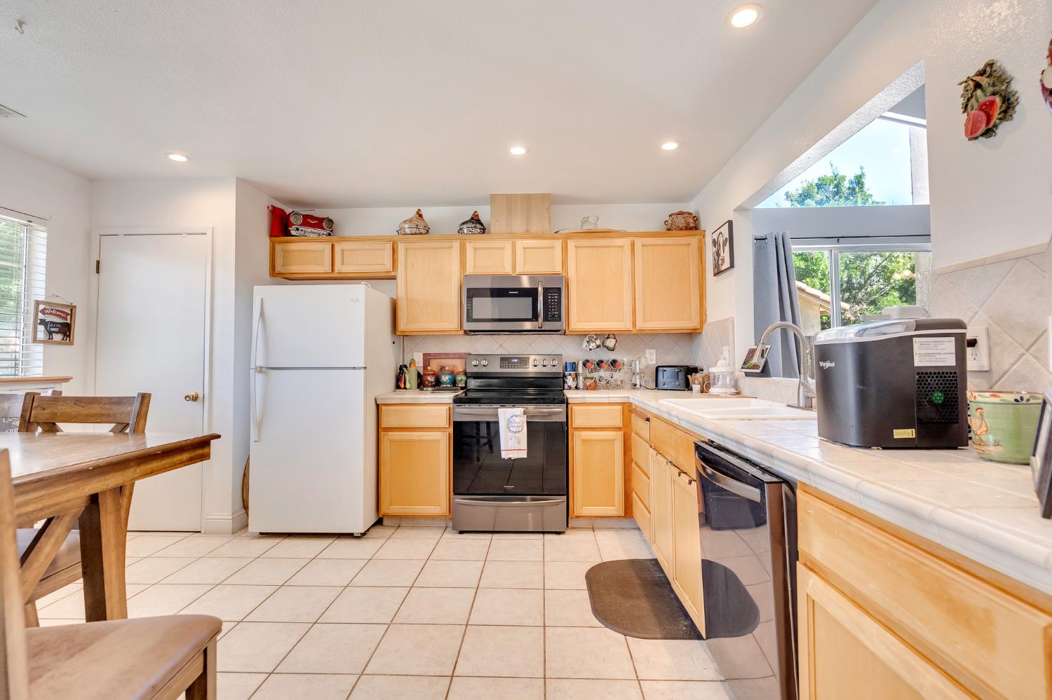Detail Gallery Image 5 of 16 For 2062 Hastings Dr, Los Banos,  CA 93635 - 3 Beds | 2 Baths