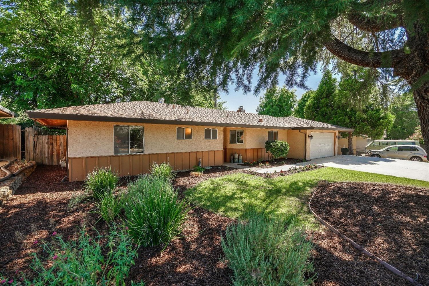 Detail Gallery Image 1 of 15 For 5730 Pearson Ave, Loomis,  CA 95650 - 3 Beds | 2 Baths