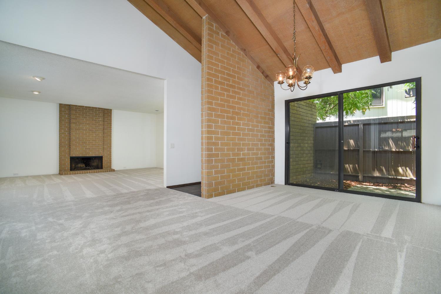 Detail Gallery Image 4 of 40 For 401 Dunbarton Cir, Sacramento,  CA 95825 - 3 Beds | 2 Baths