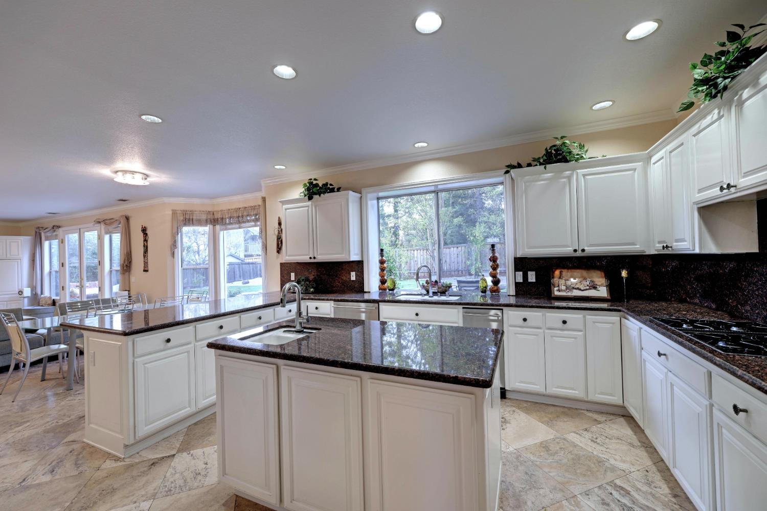 Detail Gallery Image 15 of 57 For 9065 Approach Ct, Fair Oaks,  CA 95628 - 4 Beds | 3 Baths