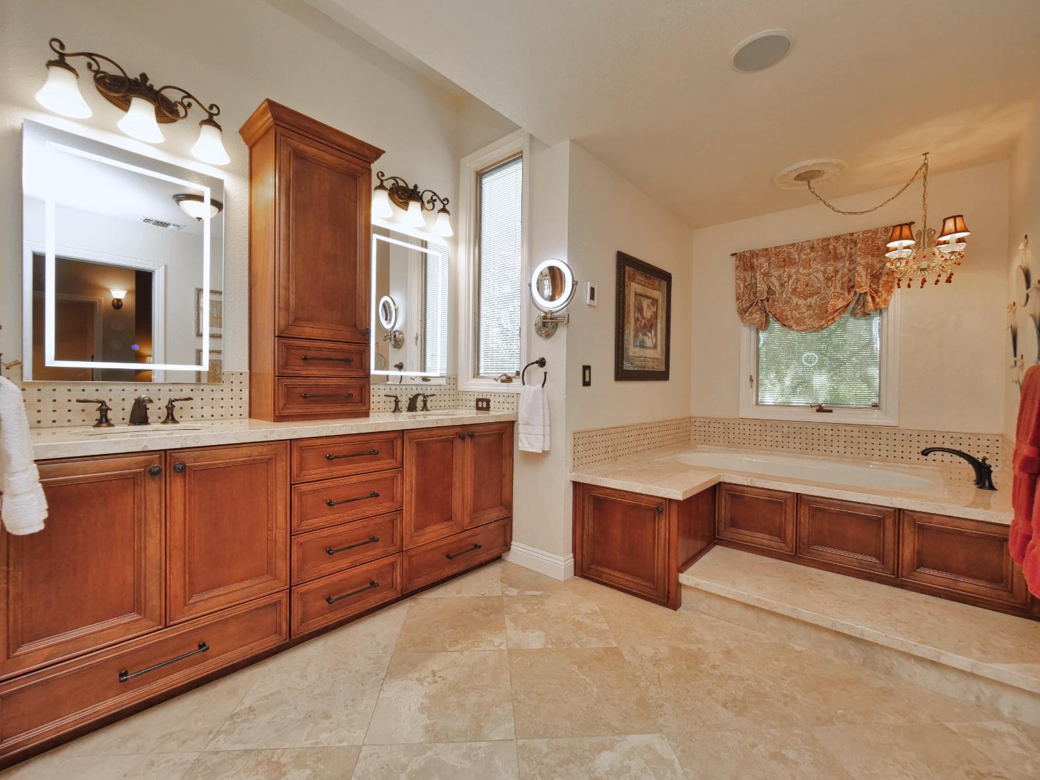 Detail Gallery Image 18 of 37 For 9736 Snowberry Way, Orangevale,  CA 95662 - 4 Beds | 2/1 Baths