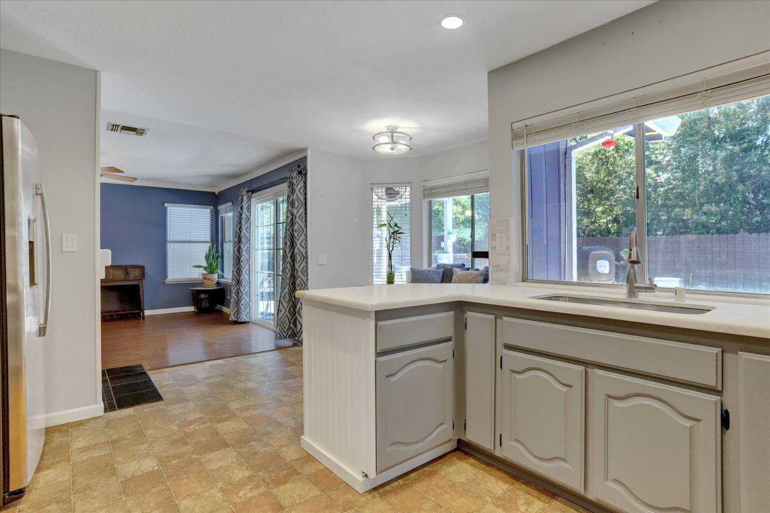 Detail Gallery Image 15 of 85 For 5809 Laguna Quail Way, Elk Grove,  CA 95758 - 4 Beds | 3 Baths