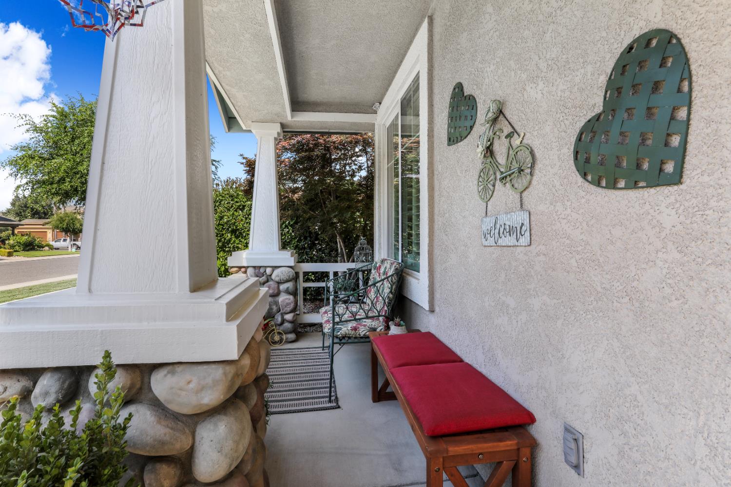 Detail Gallery Image 5 of 38 For 2545 Rose Hill Ln, Riverbank,  CA 95367 - 4 Beds | 2/1 Baths