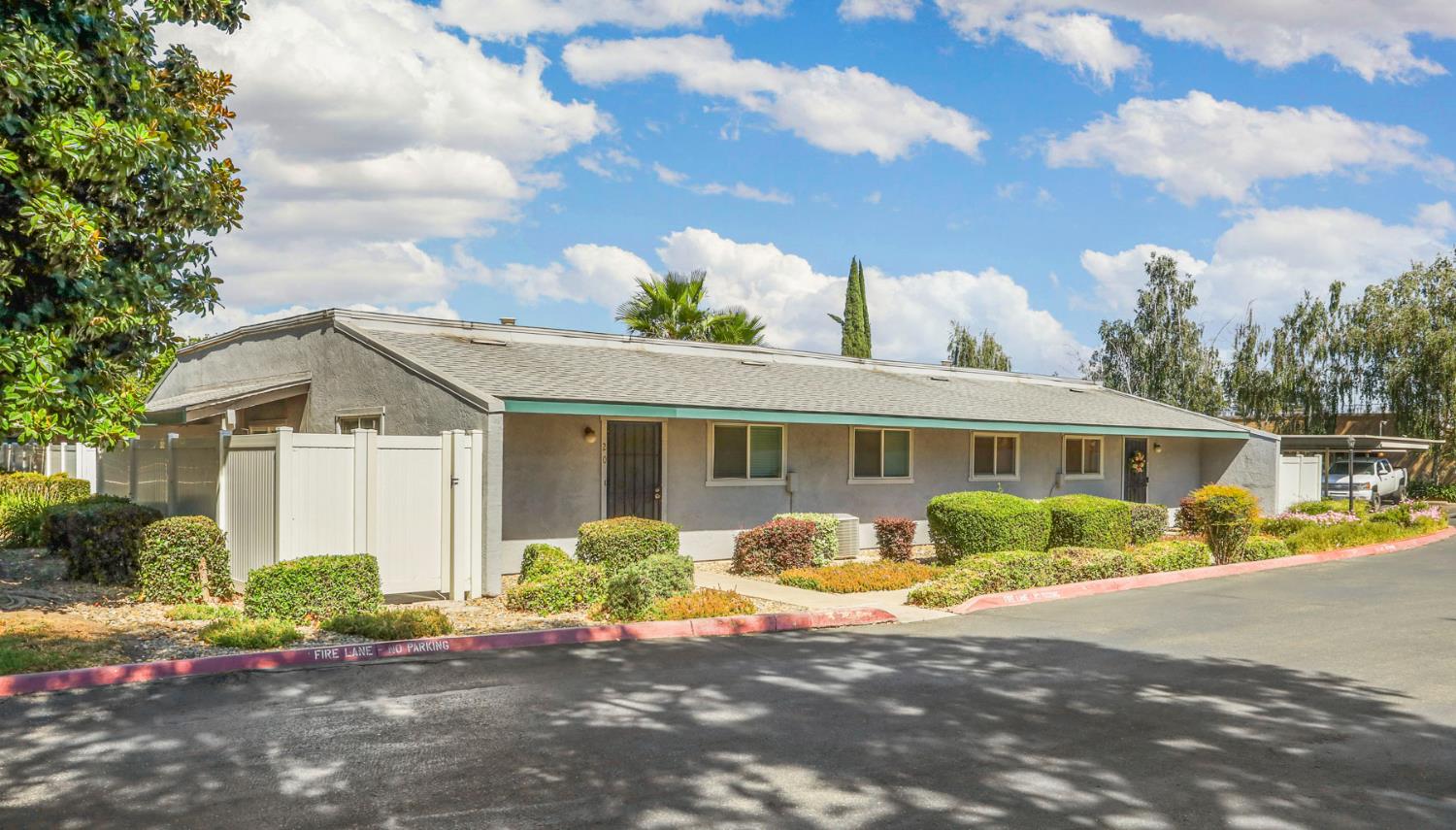 Detail Gallery Image 2 of 31 For 201 Woodrow Ave #20,  Modesto,  CA 95350 - 2 Beds | 1 Baths