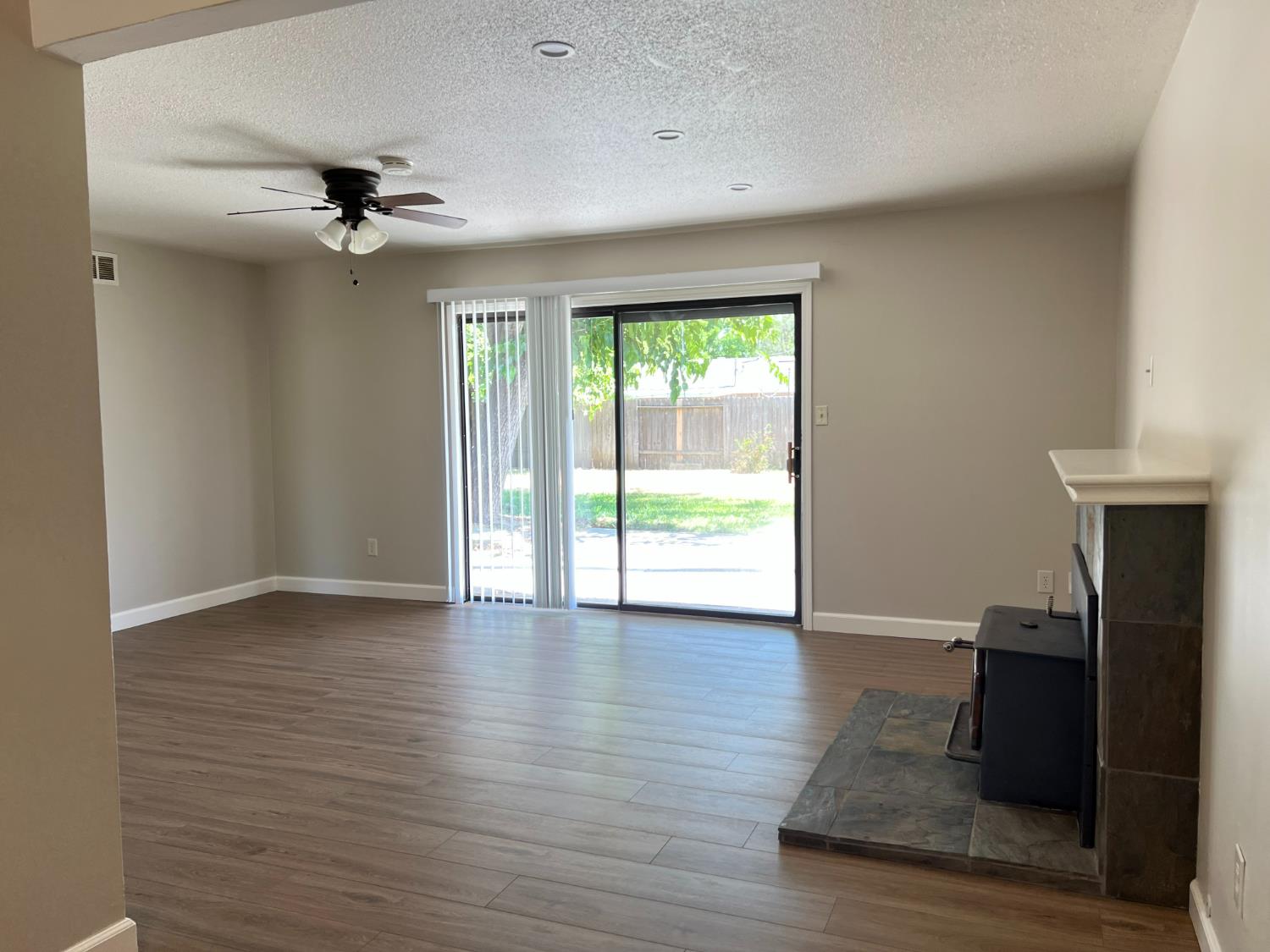 Detail Gallery Image 5 of 15 For 5730 Pearson Ave, Loomis,  CA 95650 - 3 Beds | 2 Baths