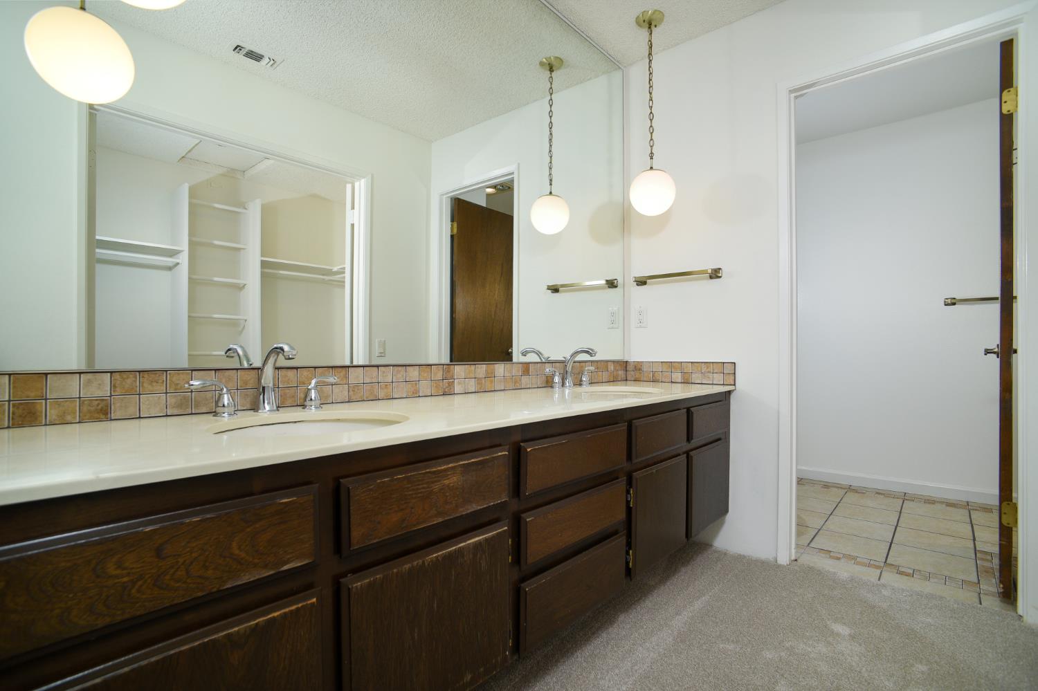 Detail Gallery Image 19 of 40 For 401 Dunbarton Cir, Sacramento,  CA 95825 - 3 Beds | 2 Baths