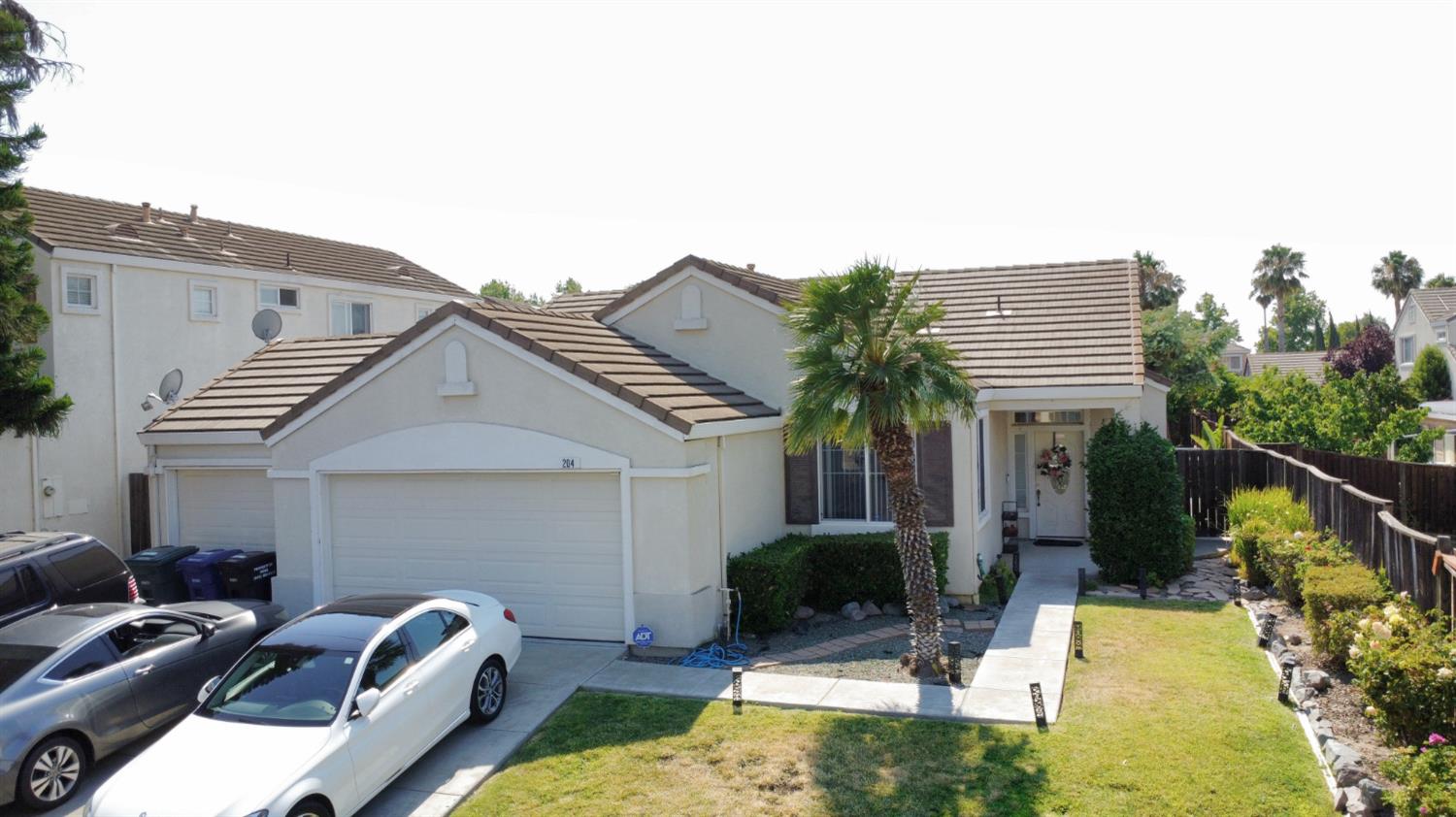 Detail Gallery Image 3 of 13 For 204 Martin Eden Ct, Pittsburg,  CA 94565 - 4 Beds | 2 Baths