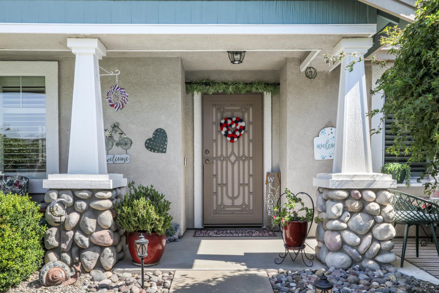 Detail Gallery Image 4 of 38 For 2545 Rose Hill Ln, Riverbank,  CA 95367 - 4 Beds | 2/1 Baths