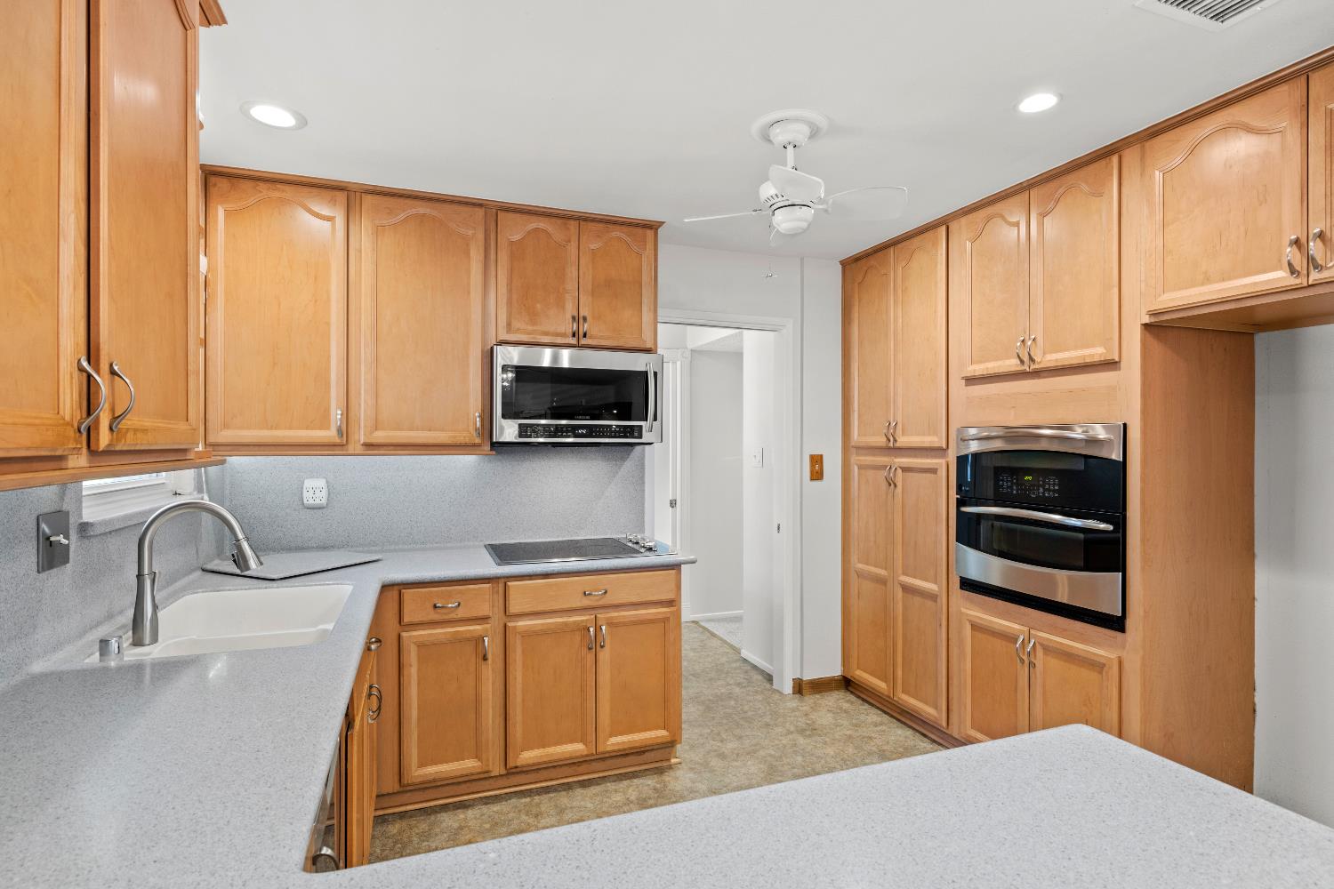 Detail Gallery Image 8 of 27 For 10137 La Gloria Way, Rancho Cordova,  CA 95670 - 3 Beds | 2 Baths