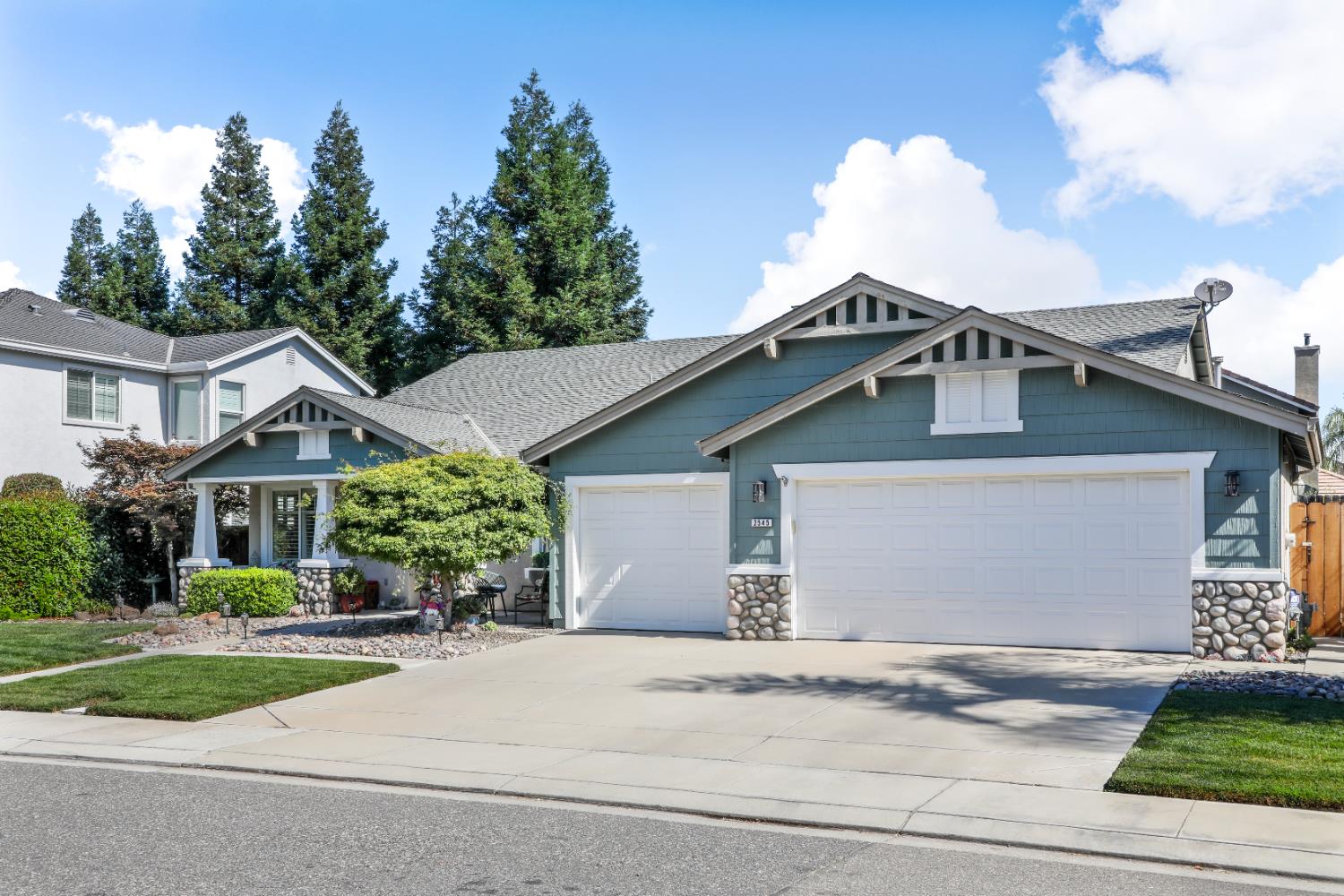 Detail Gallery Image 2 of 38 For 2545 Rose Hill Ln, Riverbank,  CA 95367 - 4 Beds | 2/1 Baths