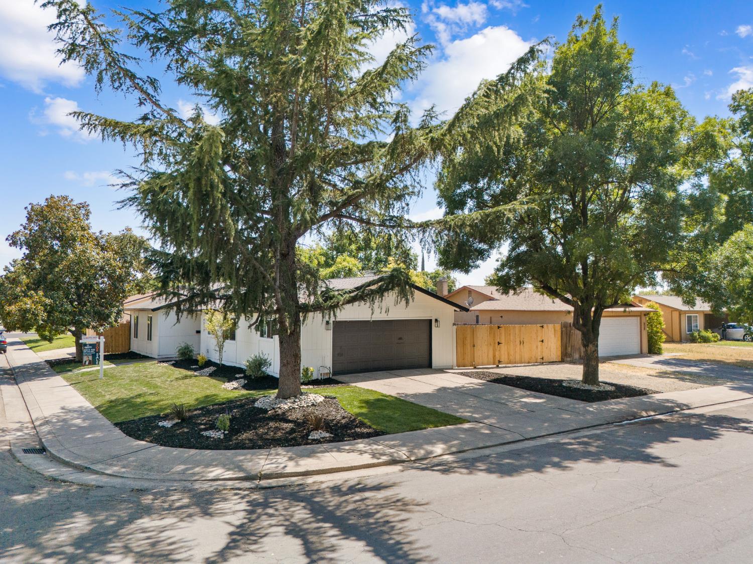 Detail Gallery Image 4 of 48 For 9311 Sundance Ln, Stockton,  CA 95210 - 4 Beds | 2 Baths