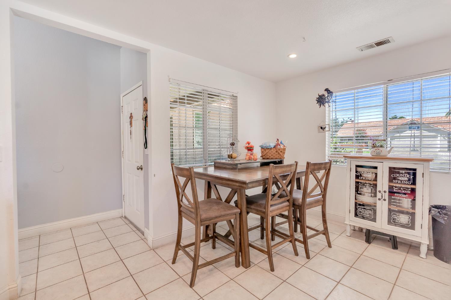 Detail Gallery Image 6 of 16 For 2062 Hastings Dr, Los Banos,  CA 93635 - 3 Beds | 2 Baths
