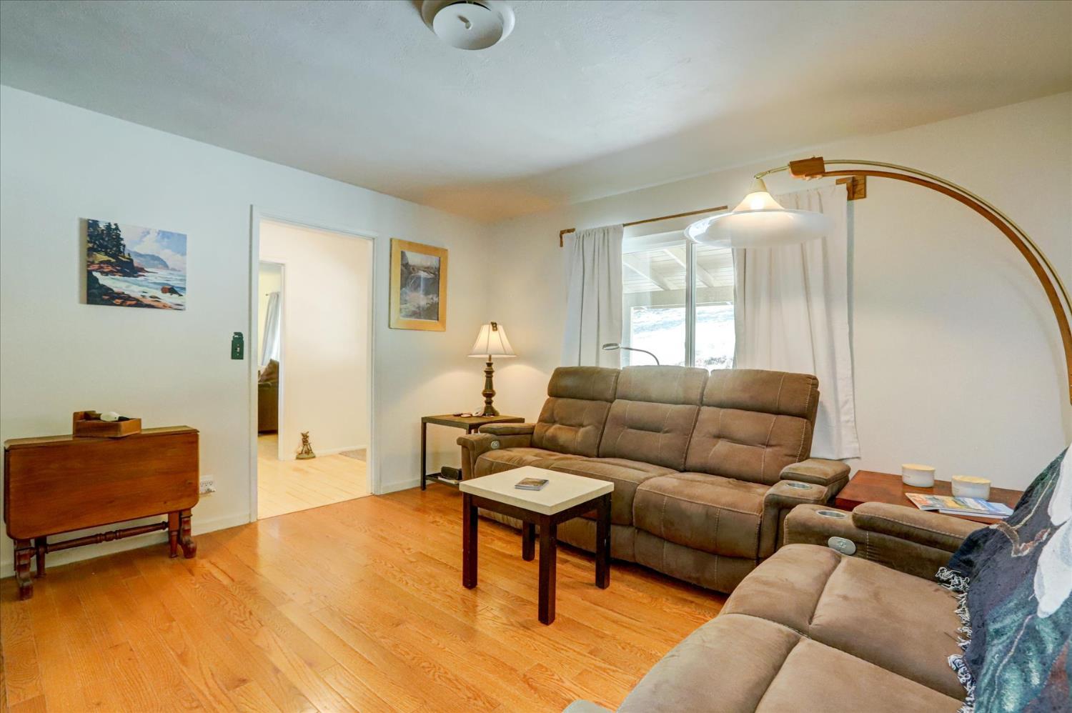 Detail Gallery Image 14 of 53 For 19119 John Born Rd, Penn Valley,  CA 95946 - 3 Beds | 2 Baths