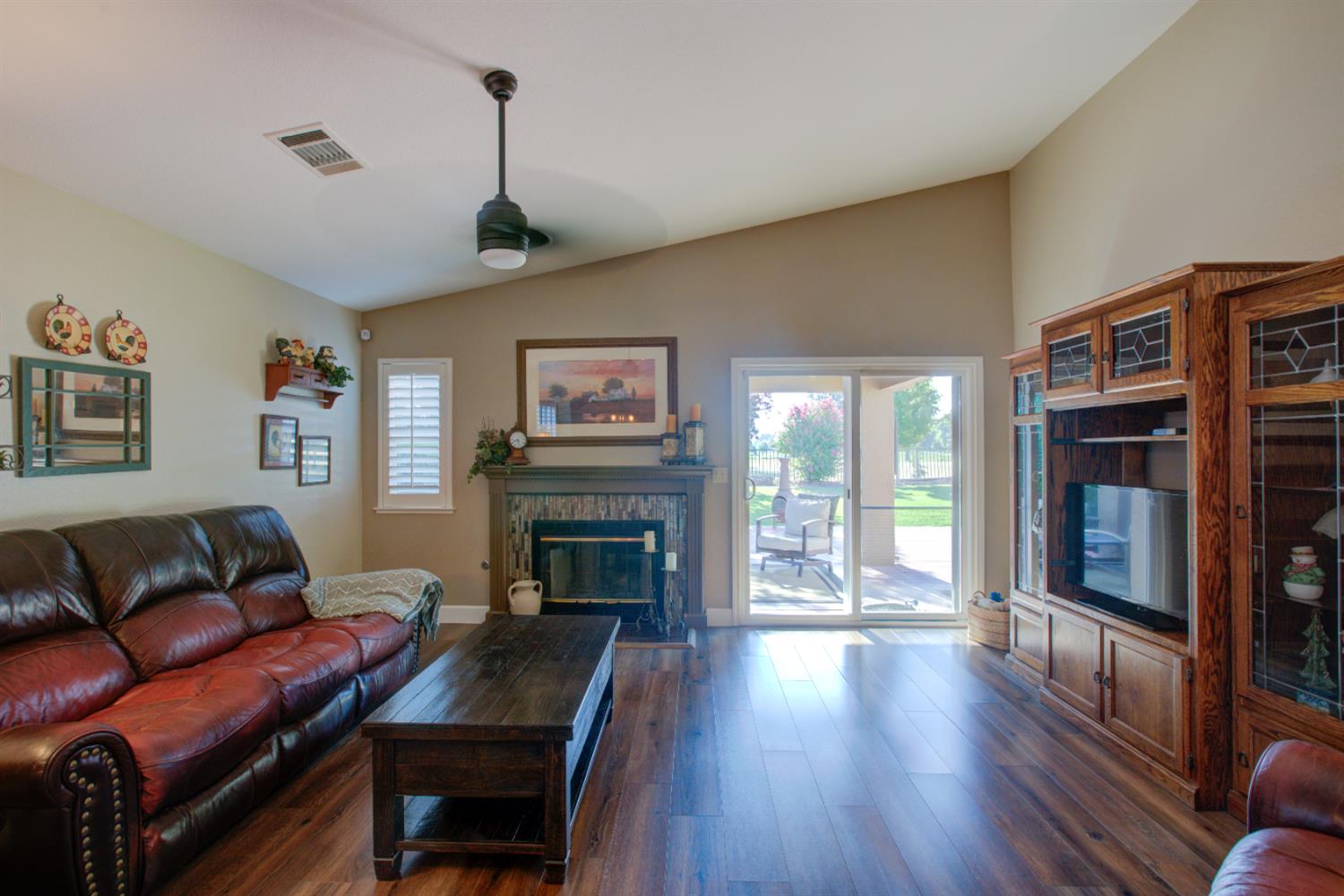 Detail Gallery Image 4 of 57 For 1320 Fairway Dr, Atwater,  CA 95301 - 3 Beds | 2 Baths