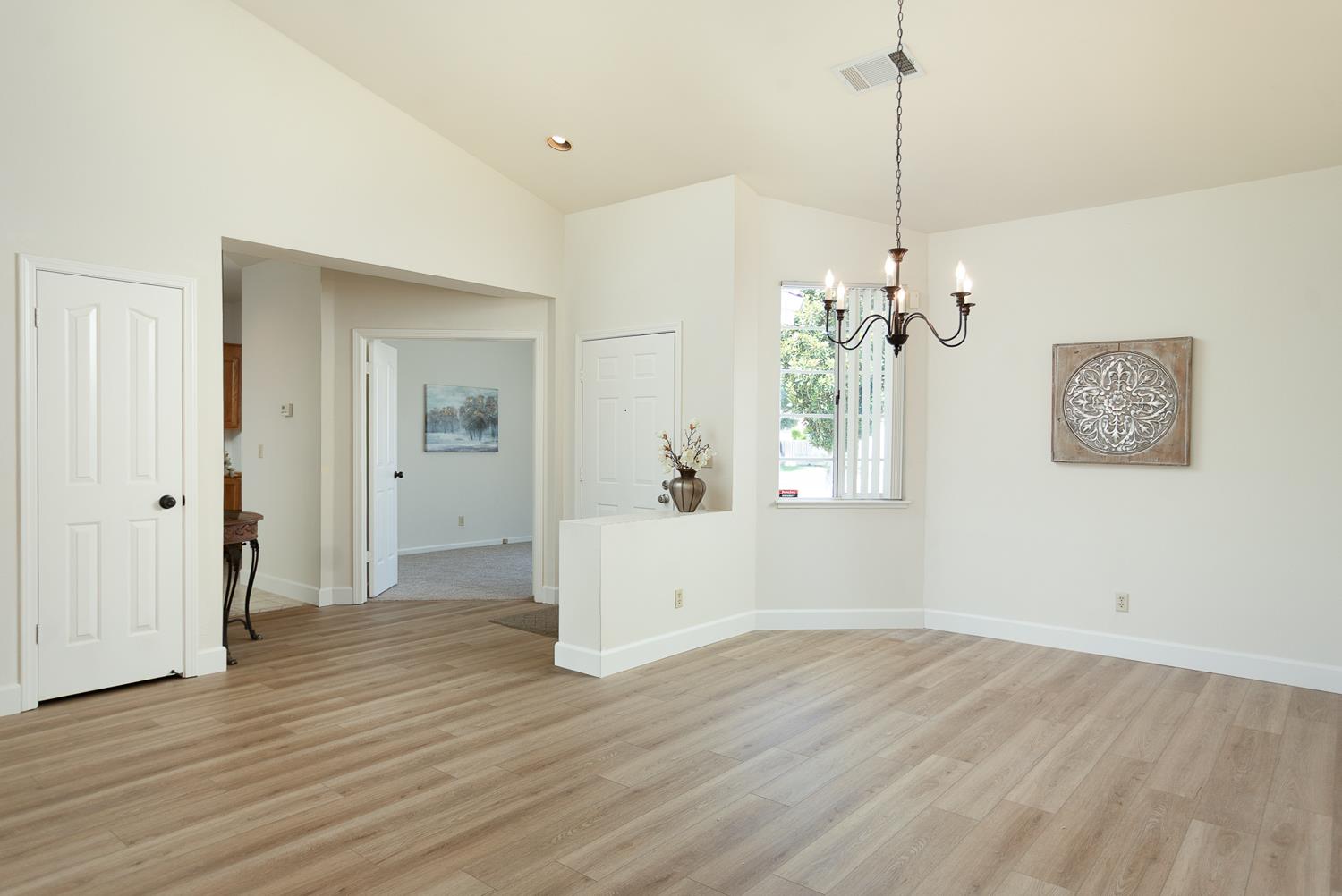 Detail Gallery Image 6 of 35 For 1738 Meadowlark Way, Yuba City,  CA 95993 - 4 Beds | 2 Baths