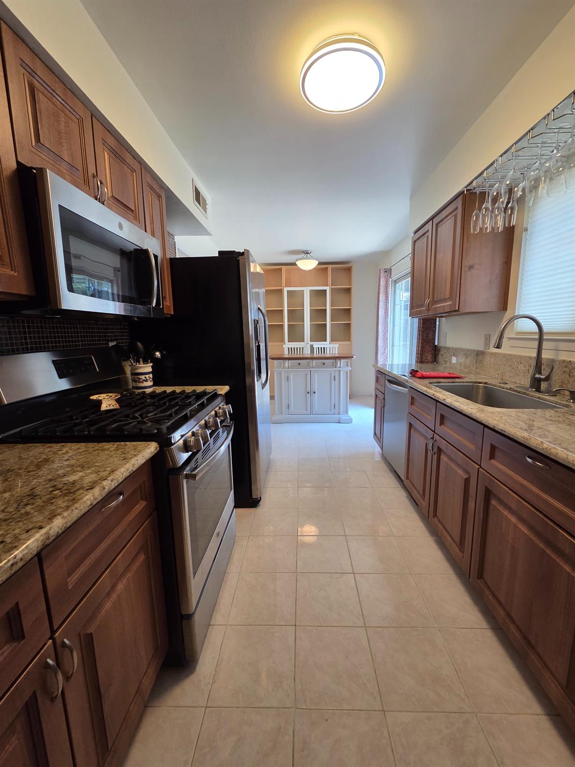 Detail Gallery Image 11 of 34 For 5710 Parkoaks Dr, Carmichael,  CA 95608 - 3 Beds | 1/1 Baths