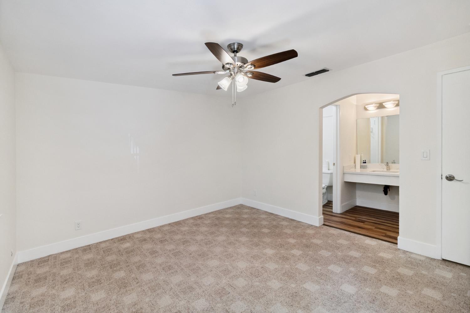 Photo #24: 225092512 Listing: Photo #24