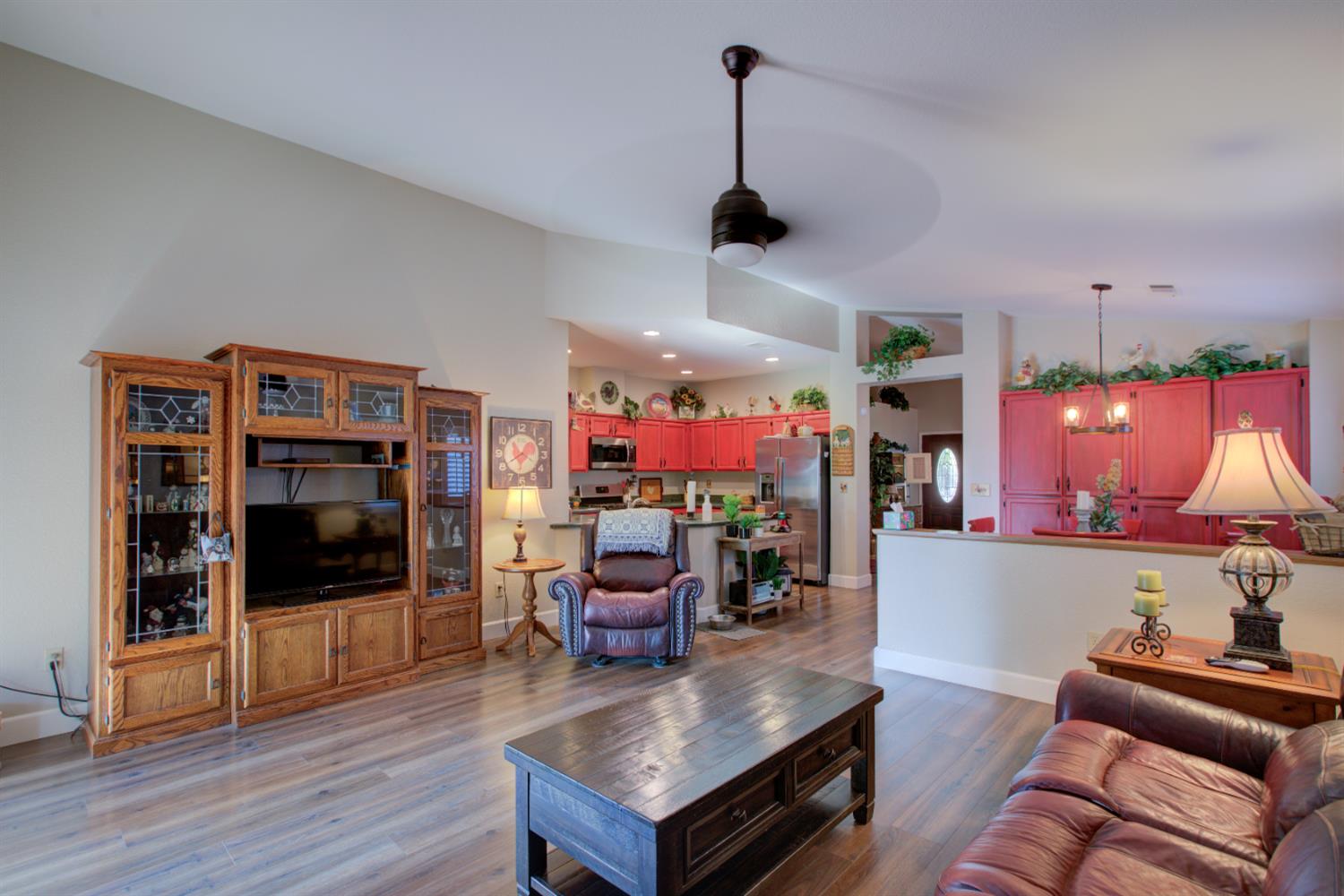 Detail Gallery Image 5 of 57 For 1320 Fairway Dr, Atwater,  CA 95301 - 3 Beds | 2 Baths