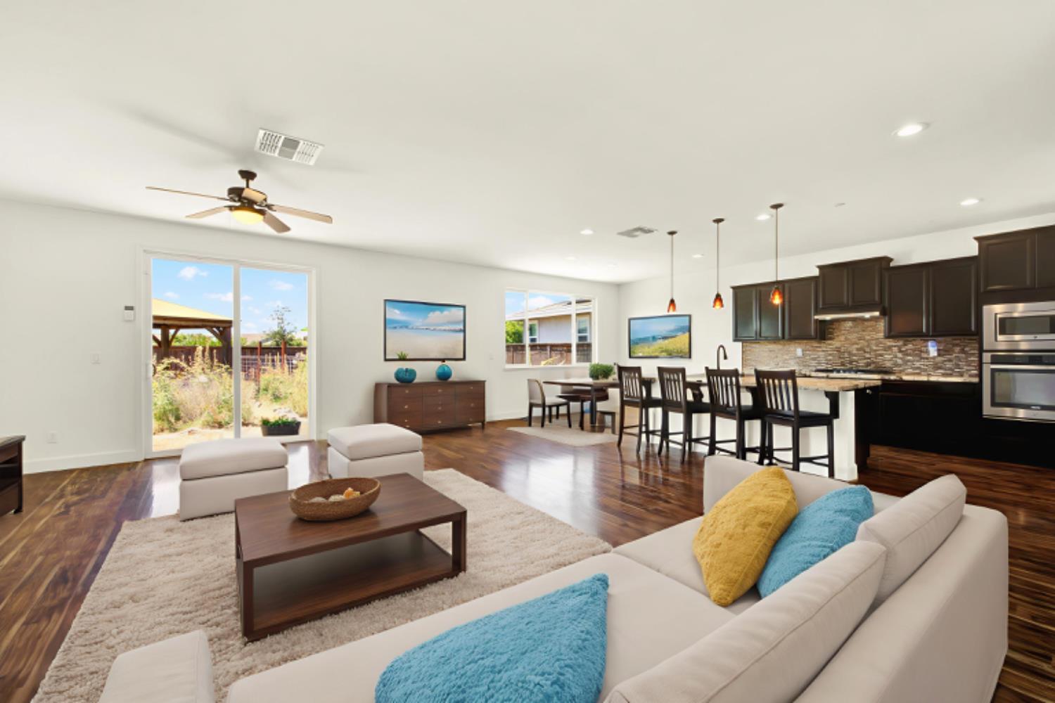 Detail Gallery Image 24 of 72 For 2200 Russell Cir, Woodland,  CA 95776 - 3 Beds | 2/1 Baths