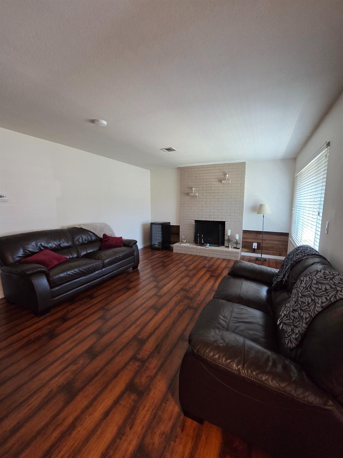 Detail Gallery Image 7 of 34 For 5710 Parkoaks Dr, Carmichael,  CA 95608 - 3 Beds | 1/1 Baths
