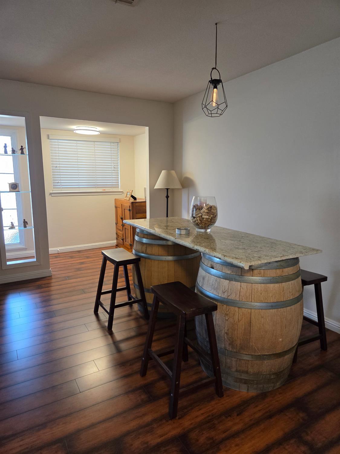 Detail Gallery Image 9 of 34 For 5710 Parkoaks Dr, Carmichael,  CA 95608 - 3 Beds | 1/1 Baths
