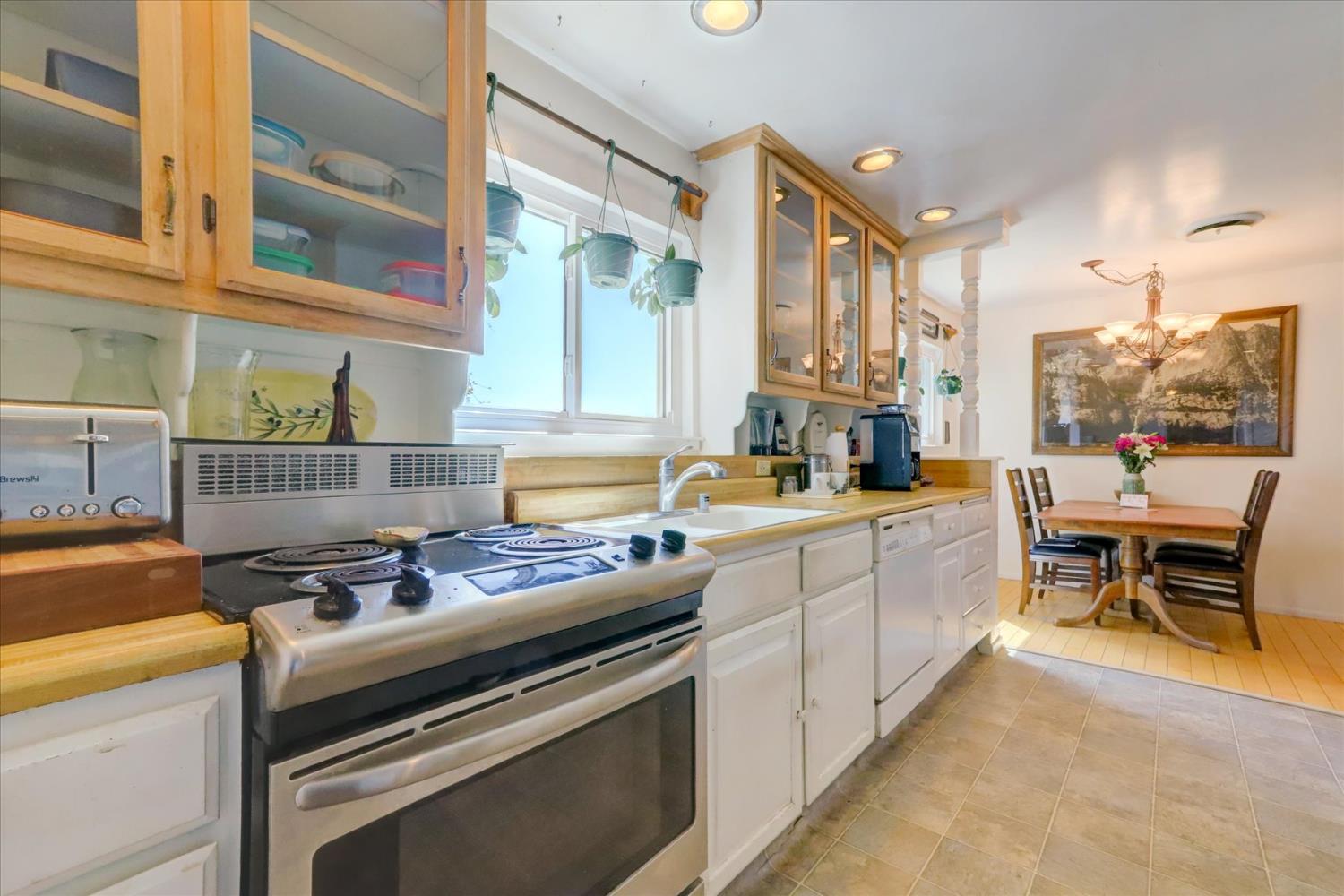 Detail Gallery Image 11 of 53 For 19119 John Born Rd, Penn Valley,  CA 95946 - 3 Beds | 2 Baths