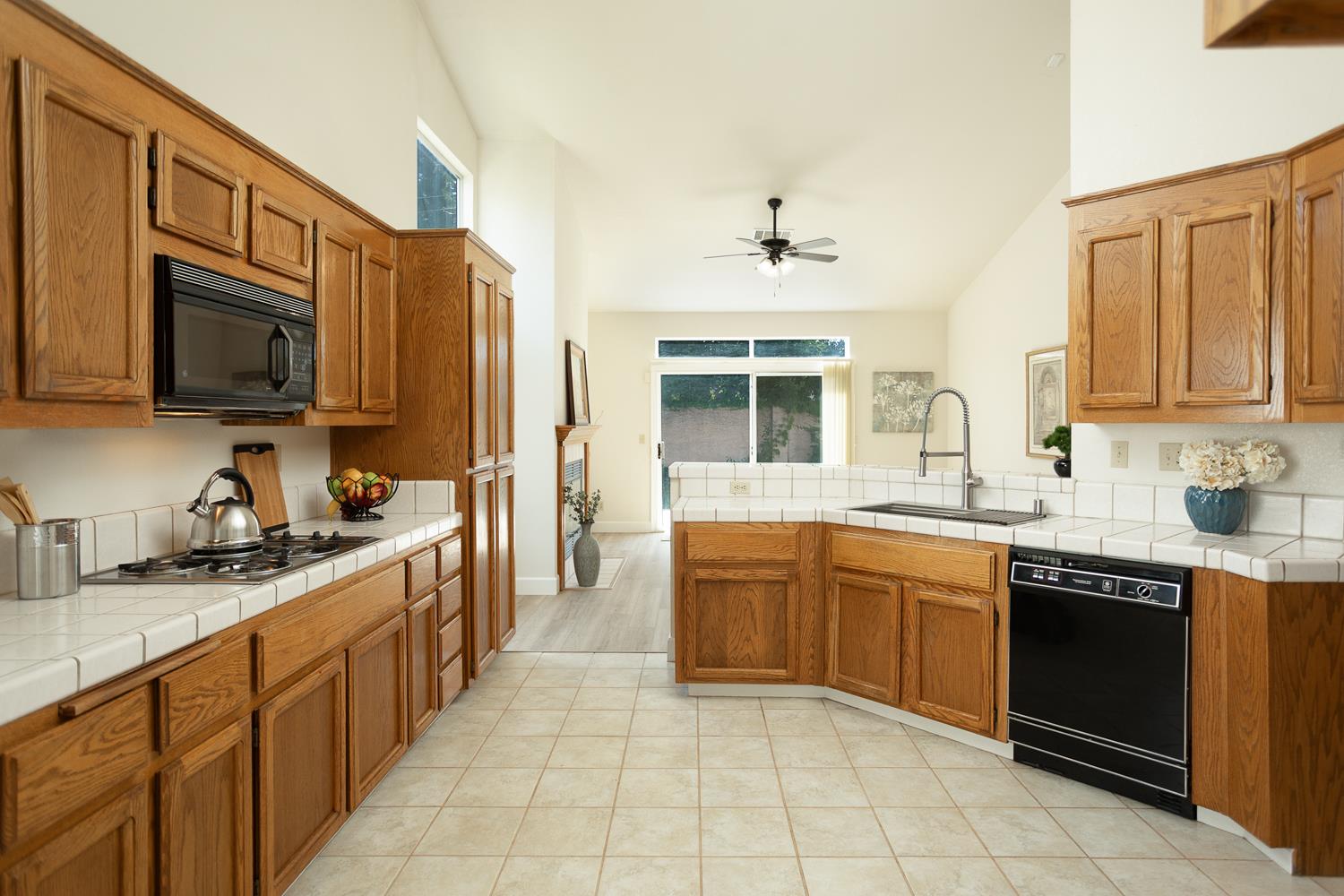 Detail Gallery Image 13 of 35 For 1738 Meadowlark Way, Yuba City,  CA 95993 - 4 Beds | 2 Baths
