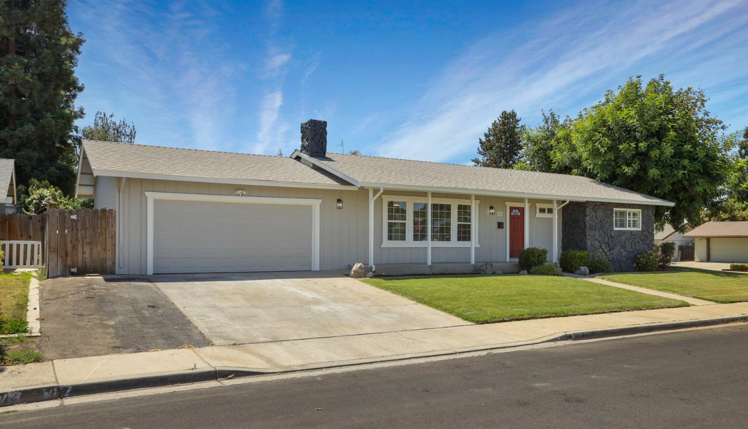 Detail Gallery Image 1 of 51 For 1056 Maria Dr, Oakdale,  CA 95361 - 3 Beds | 2 Baths