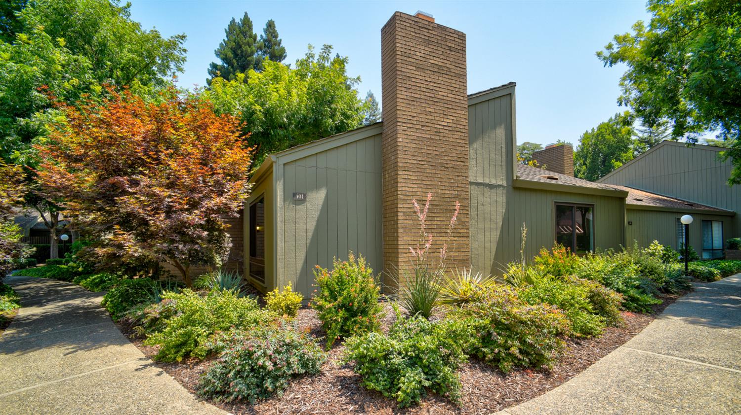 Detail Gallery Image 2 of 40 For 401 Dunbarton Cir, Sacramento,  CA 95825 - 3 Beds | 2 Baths