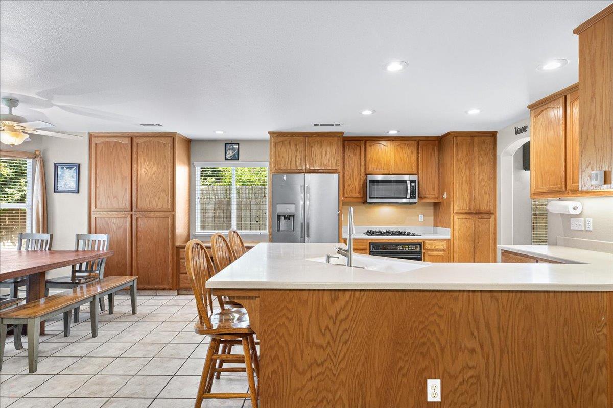 Detail Gallery Image 13 of 34 For 2812 Wind River Ct, Modesto,  CA 95356 - 4 Beds | 2 Baths
