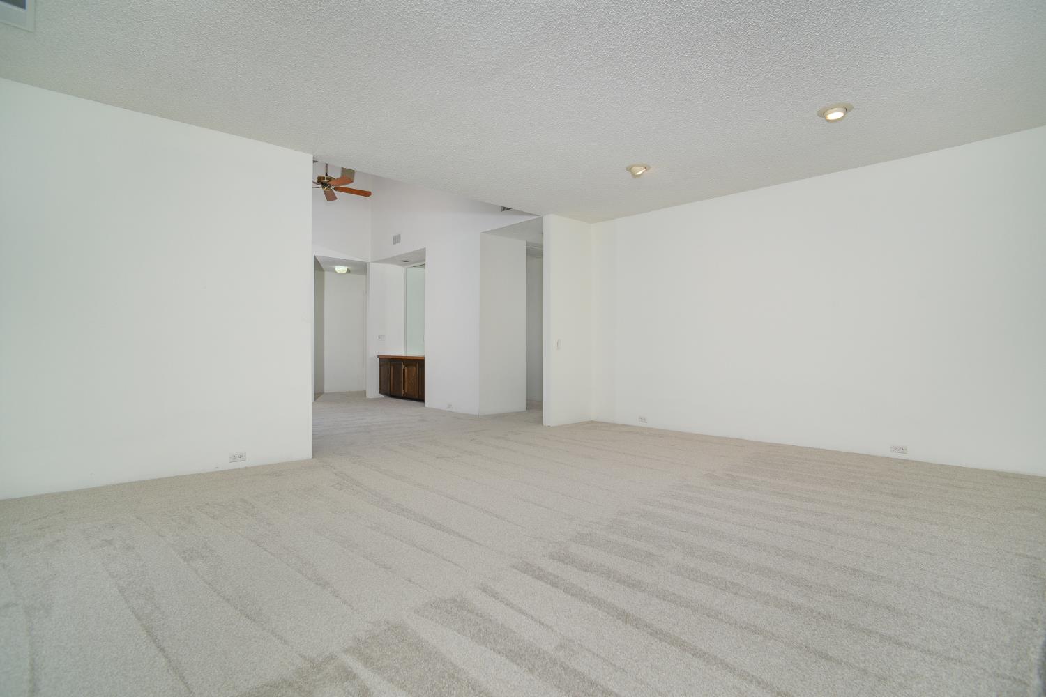 Detail Gallery Image 7 of 40 For 401 Dunbarton Cir, Sacramento,  CA 95825 - 3 Beds | 2 Baths