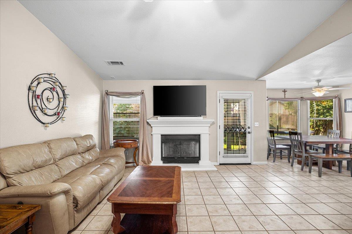 Detail Gallery Image 19 of 34 For 2812 Wind River Ct, Modesto,  CA 95356 - 4 Beds | 2 Baths