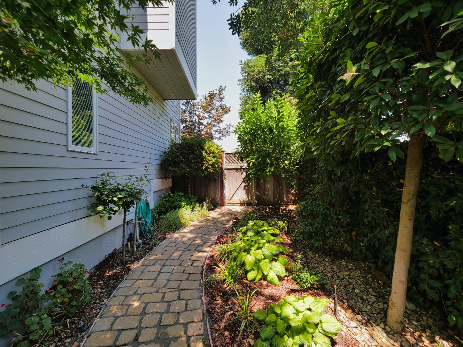 Detail Gallery Image 33 of 37 For 9736 Snowberry Way, Orangevale,  CA 95662 - 4 Beds | 2/1 Baths
