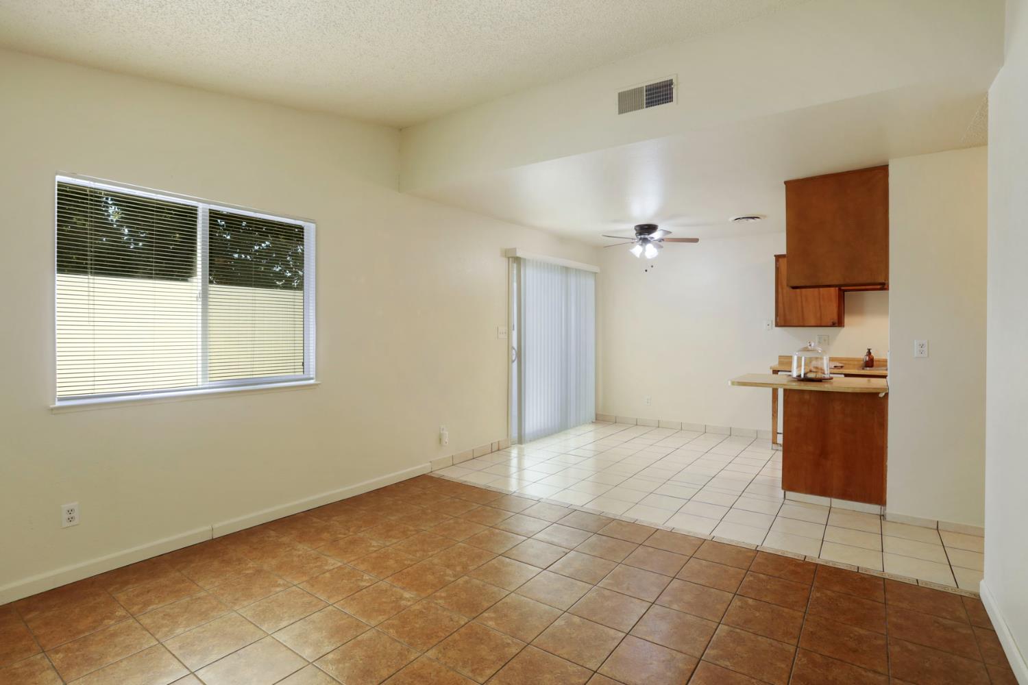 Detail Gallery Image 11 of 31 For 201 Woodrow Ave #20,  Modesto,  CA 95350 - 2 Beds | 1 Baths