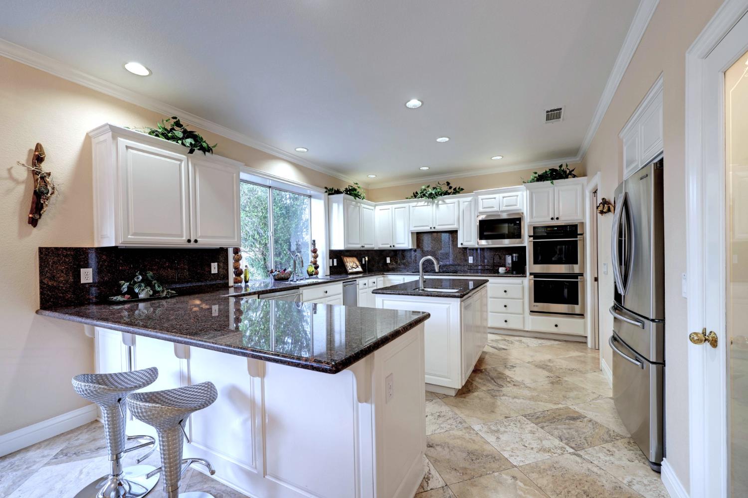Detail Gallery Image 16 of 57 For 9065 Approach Ct, Fair Oaks,  CA 95628 - 4 Beds | 3 Baths