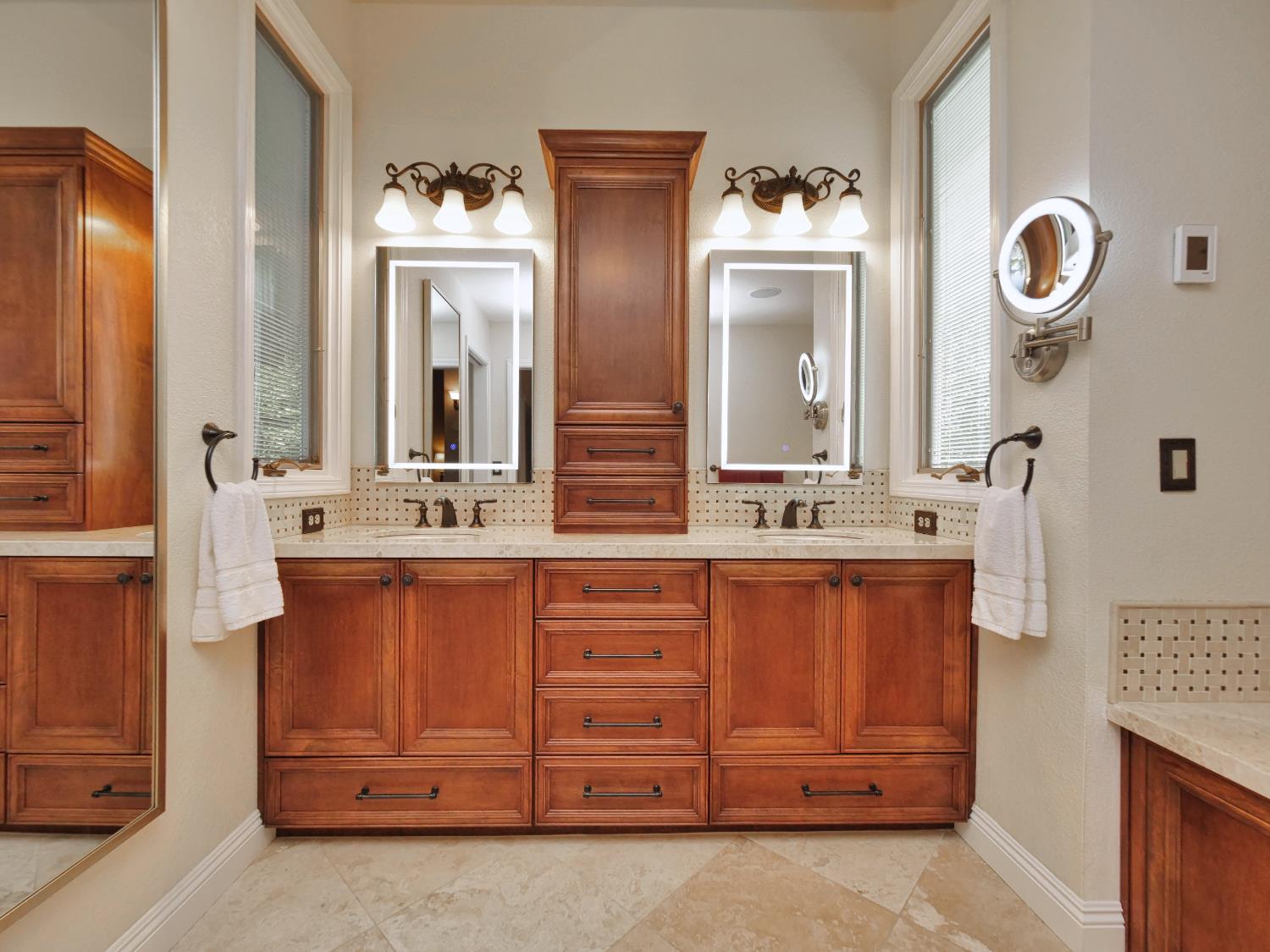 Detail Gallery Image 17 of 37 For 9736 Snowberry Way, Orangevale,  CA 95662 - 4 Beds | 2/1 Baths