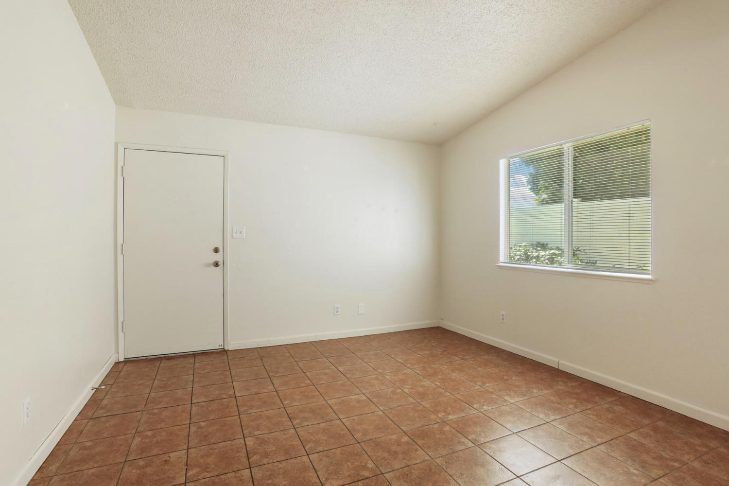 Detail Gallery Image 7 of 31 For 201 Woodrow Ave #20,  Modesto,  CA 95350 - 2 Beds | 1 Baths