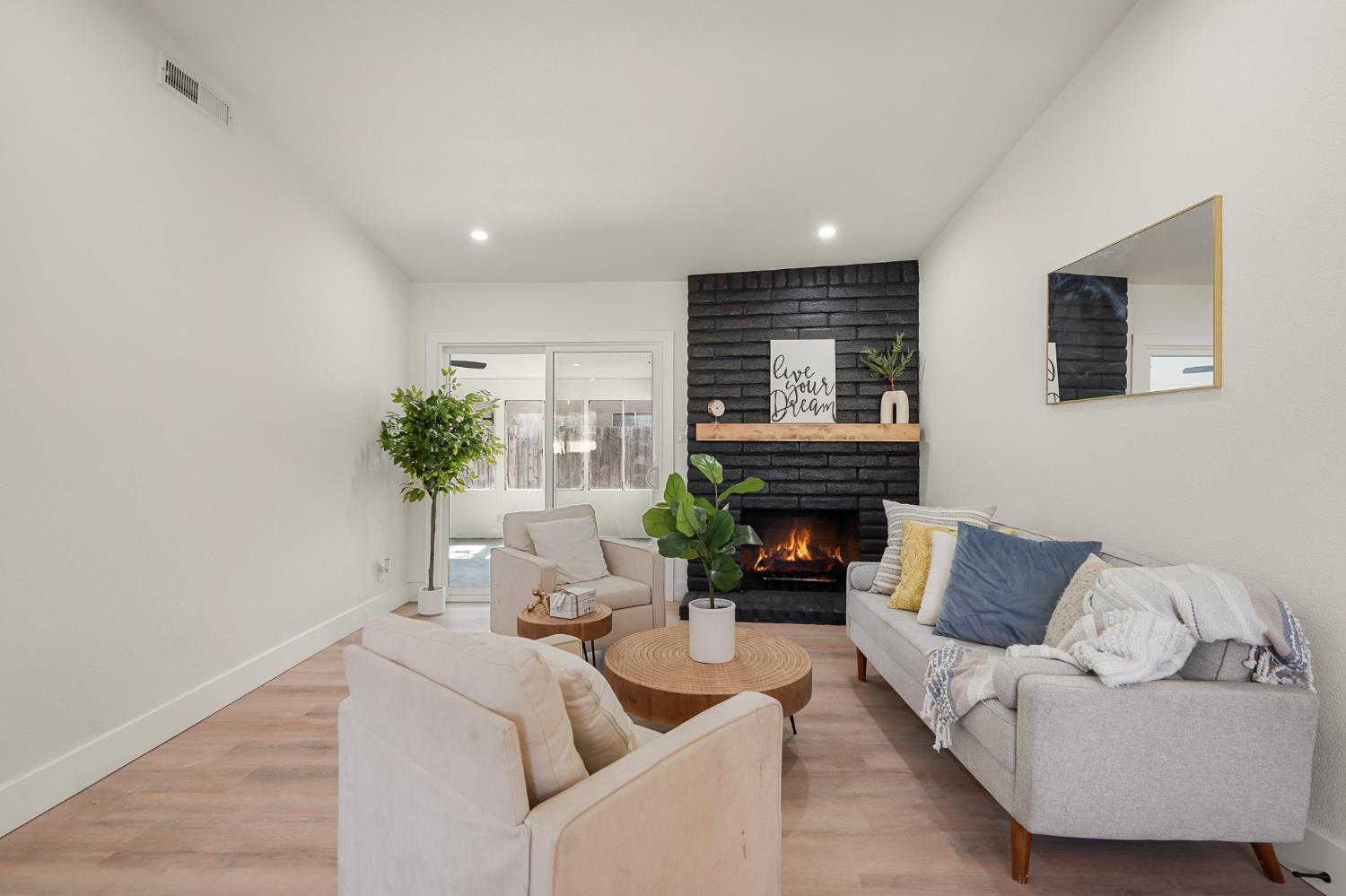 Detail Gallery Image 12 of 48 For 9311 Sundance Ln, Stockton,  CA 95210 - 4 Beds | 2 Baths