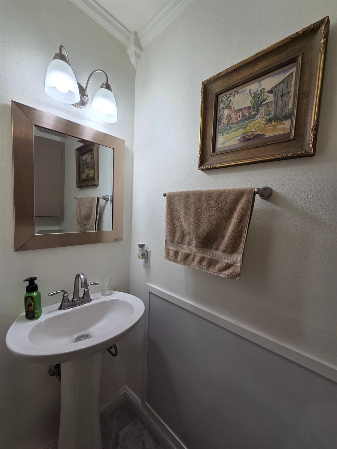 Detail Gallery Image 16 of 34 For 5710 Parkoaks Dr, Carmichael,  CA 95608 - 3 Beds | 1/1 Baths
