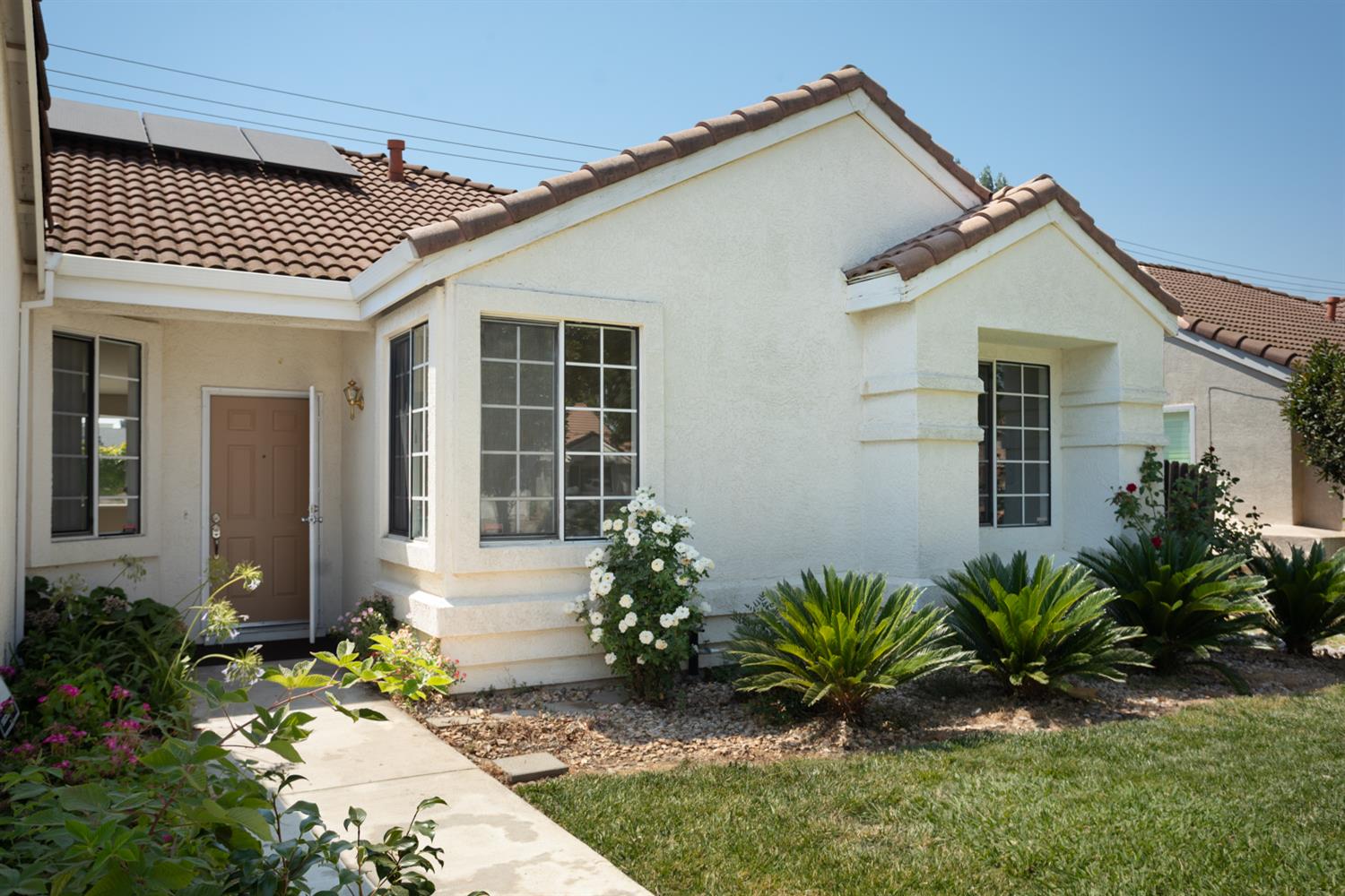 Detail Gallery Image 2 of 35 For 1738 Meadowlark Way, Yuba City,  CA 95993 - 4 Beds | 2 Baths