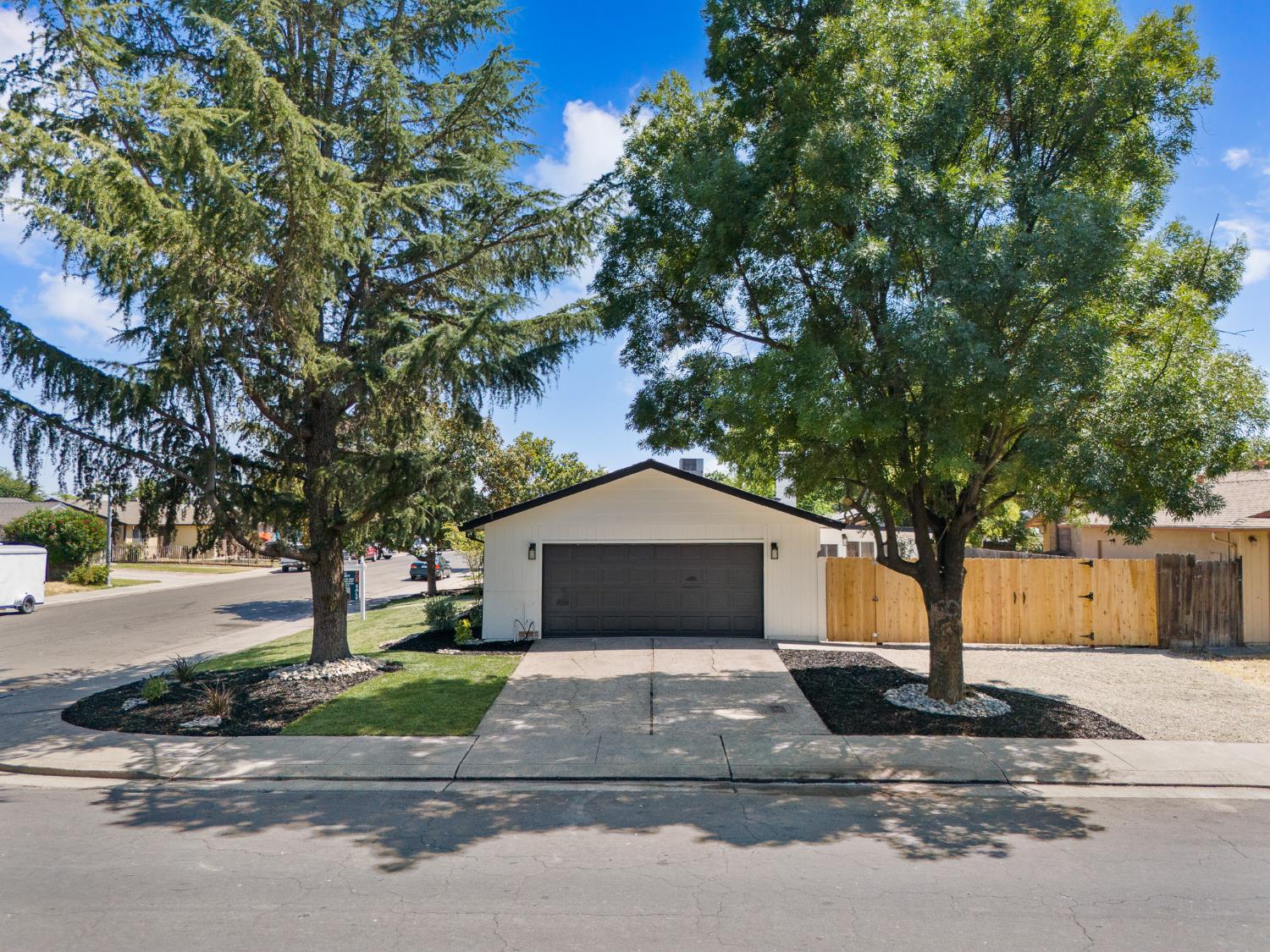 Detail Gallery Image 5 of 48 For 9311 Sundance Ln, Stockton,  CA 95210 - 4 Beds | 2 Baths