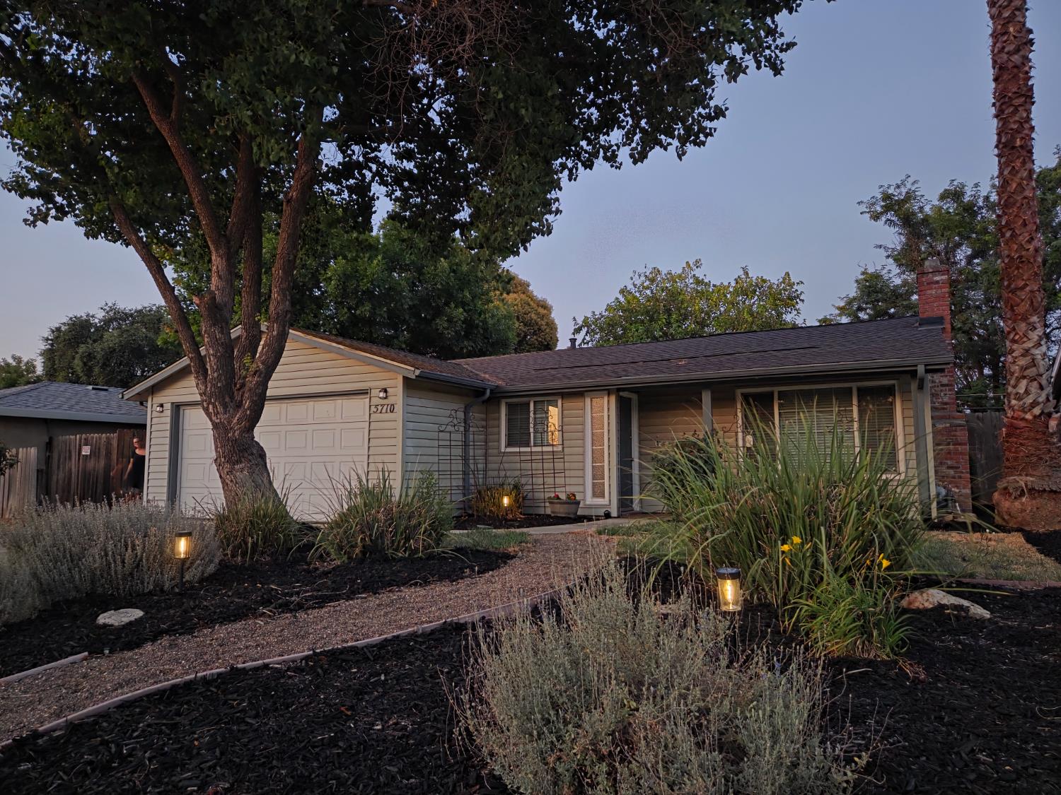 Detail Gallery Image 5 of 34 For 5710 Parkoaks Dr, Carmichael,  CA 95608 - 3 Beds | 1/1 Baths