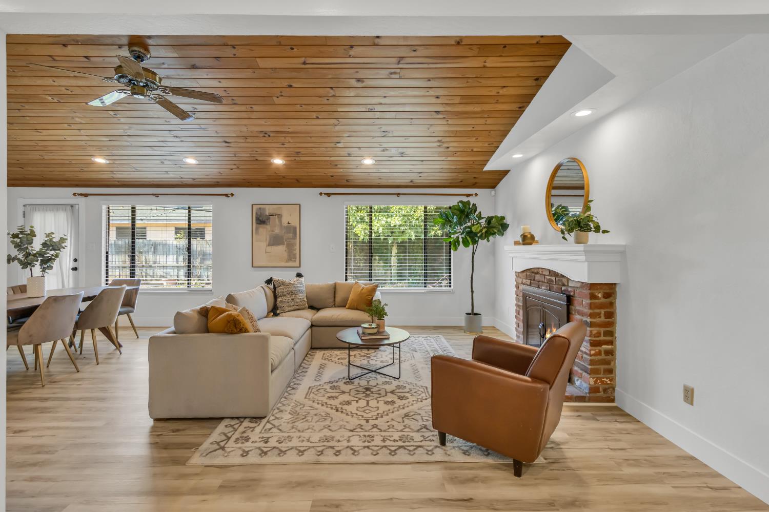 Detail Gallery Image 15 of 60 For 5019 Bowman Oaks, Carmichael,  CA 95608 - 3 Beds | 2 Baths