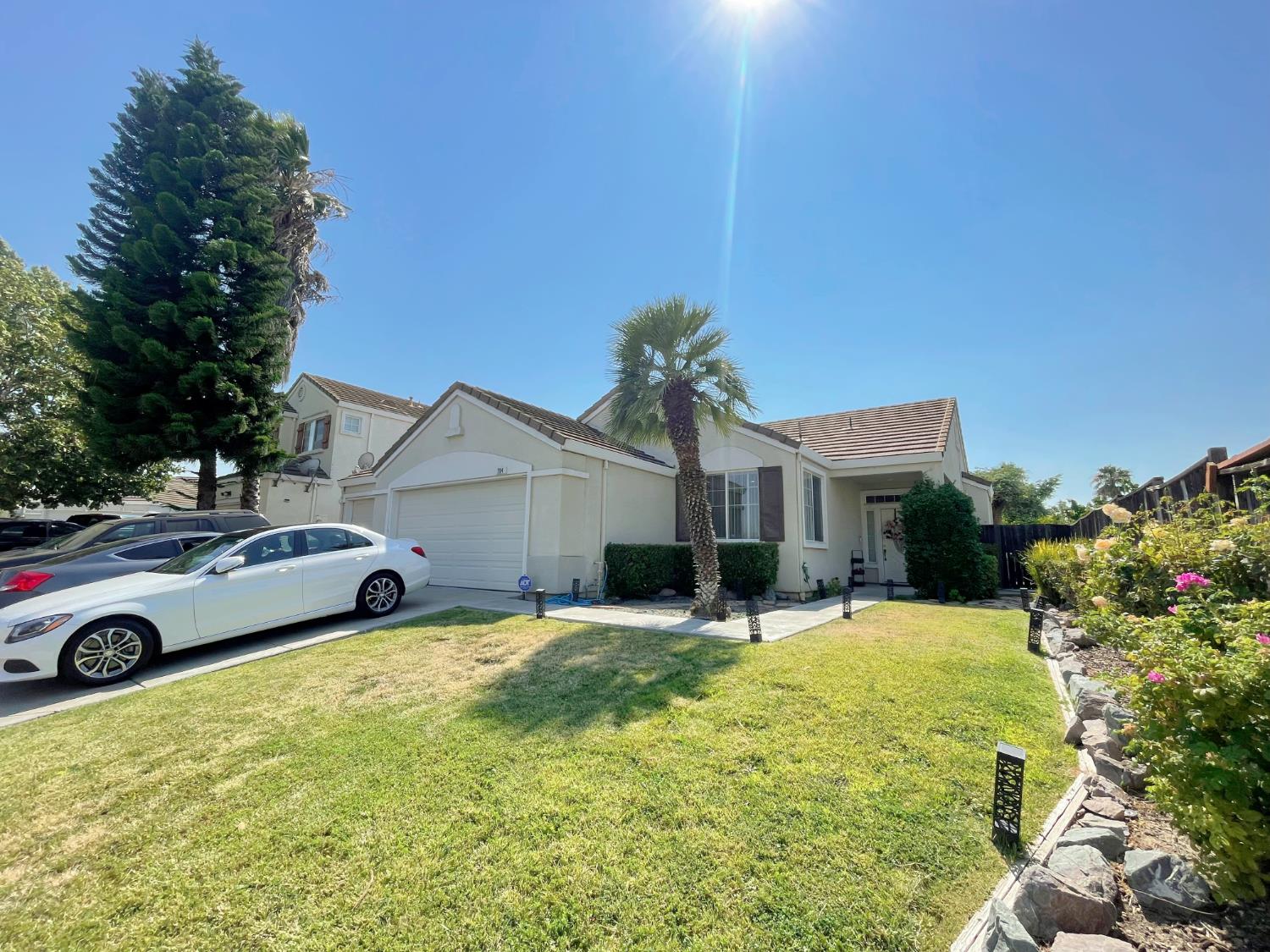 Detail Gallery Image 2 of 13 For 204 Martin Eden Ct, Pittsburg,  CA 94565 - 4 Beds | 2 Baths