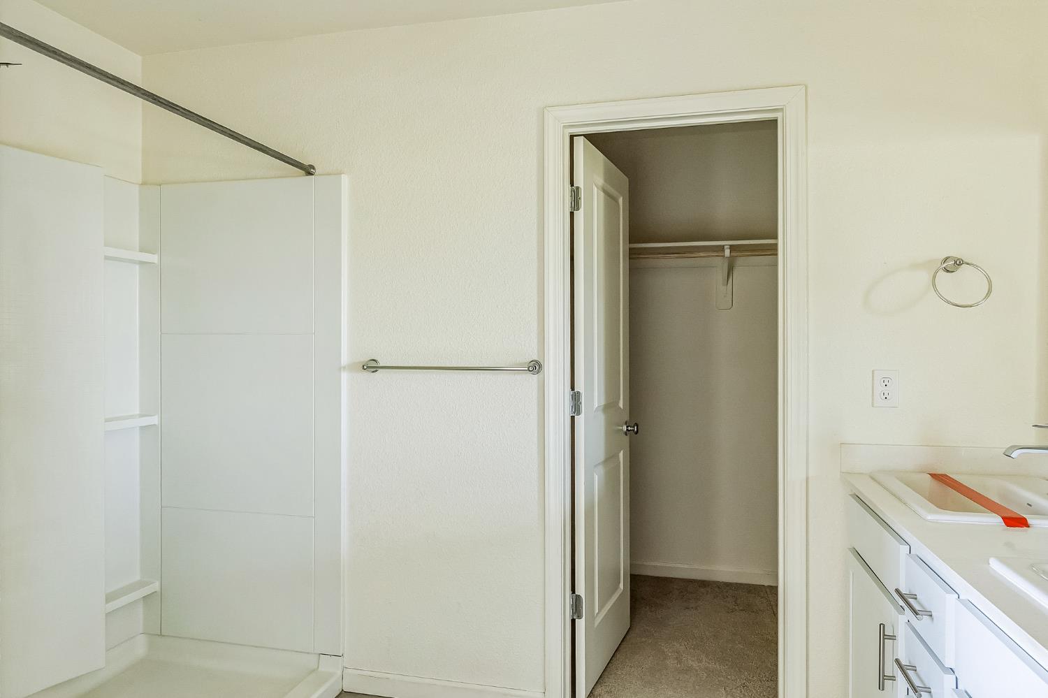 Detail Gallery Image 14 of 30 For 441 Stei N, Waterford,  CA 95385 - 4 Beds | 2/1 Baths