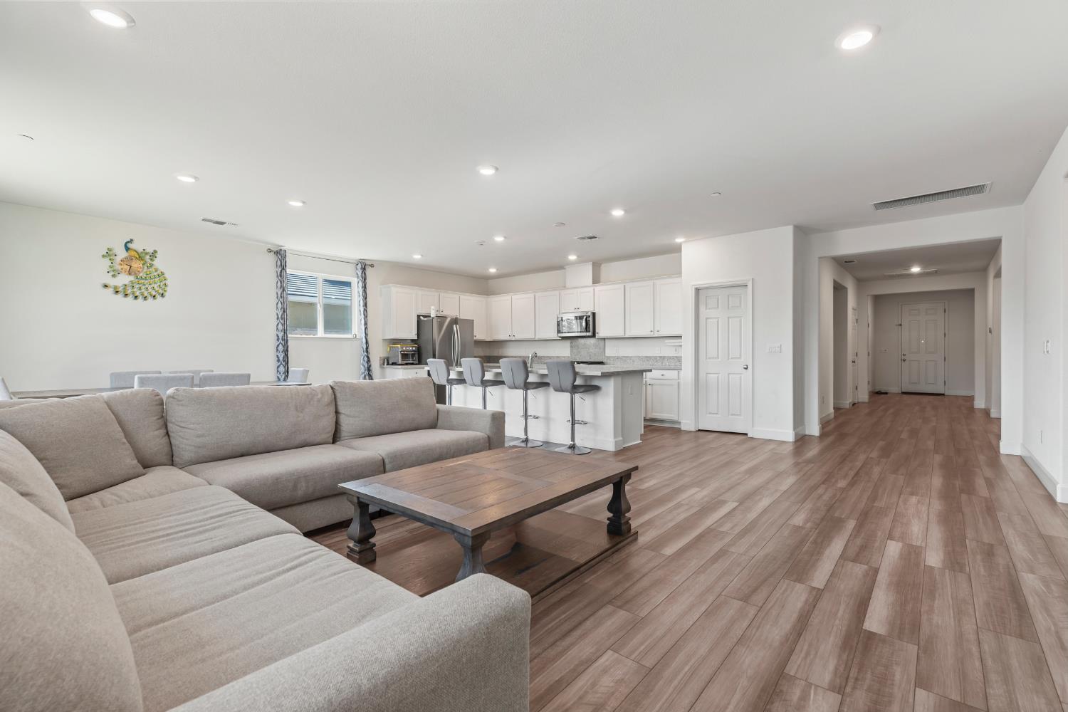 Detail Gallery Image 8 of 49 For 2825 Meadowbrook Ln, Turlock,  CA 95382 - 5 Beds | 3/1 Baths